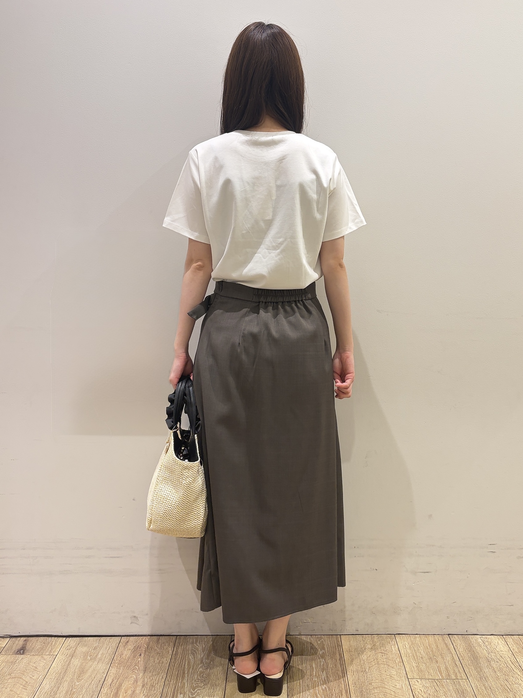 MOMOさんの「index｜【接触冷感／UVケア】転写箔プリントTシャツ《洗濯機OK》」を使ったコーディネート