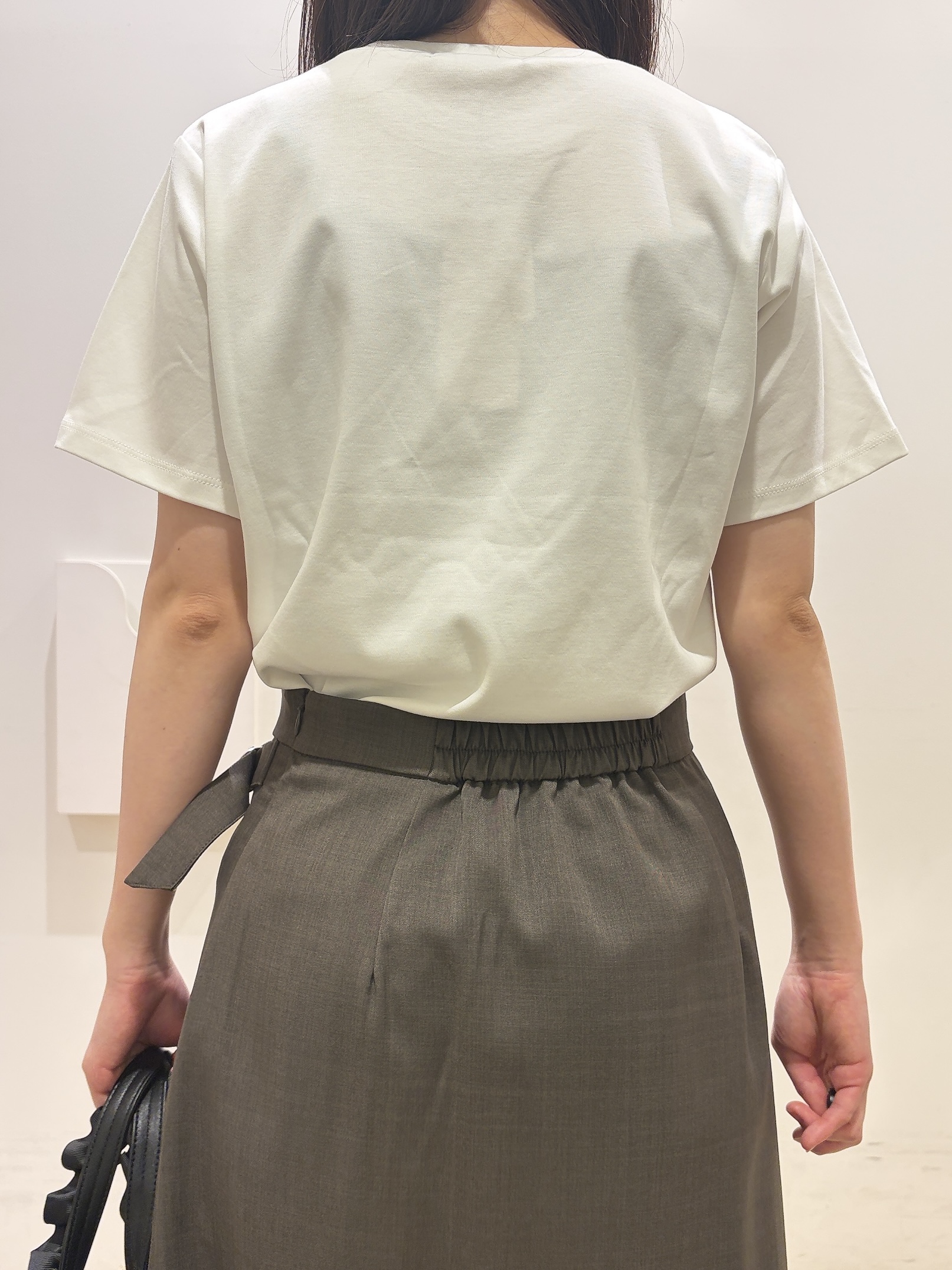 MOMOさんの「index｜【接触冷感／UVケア】転写箔プリントTシャツ《洗濯機OK》」を使ったコーディネート