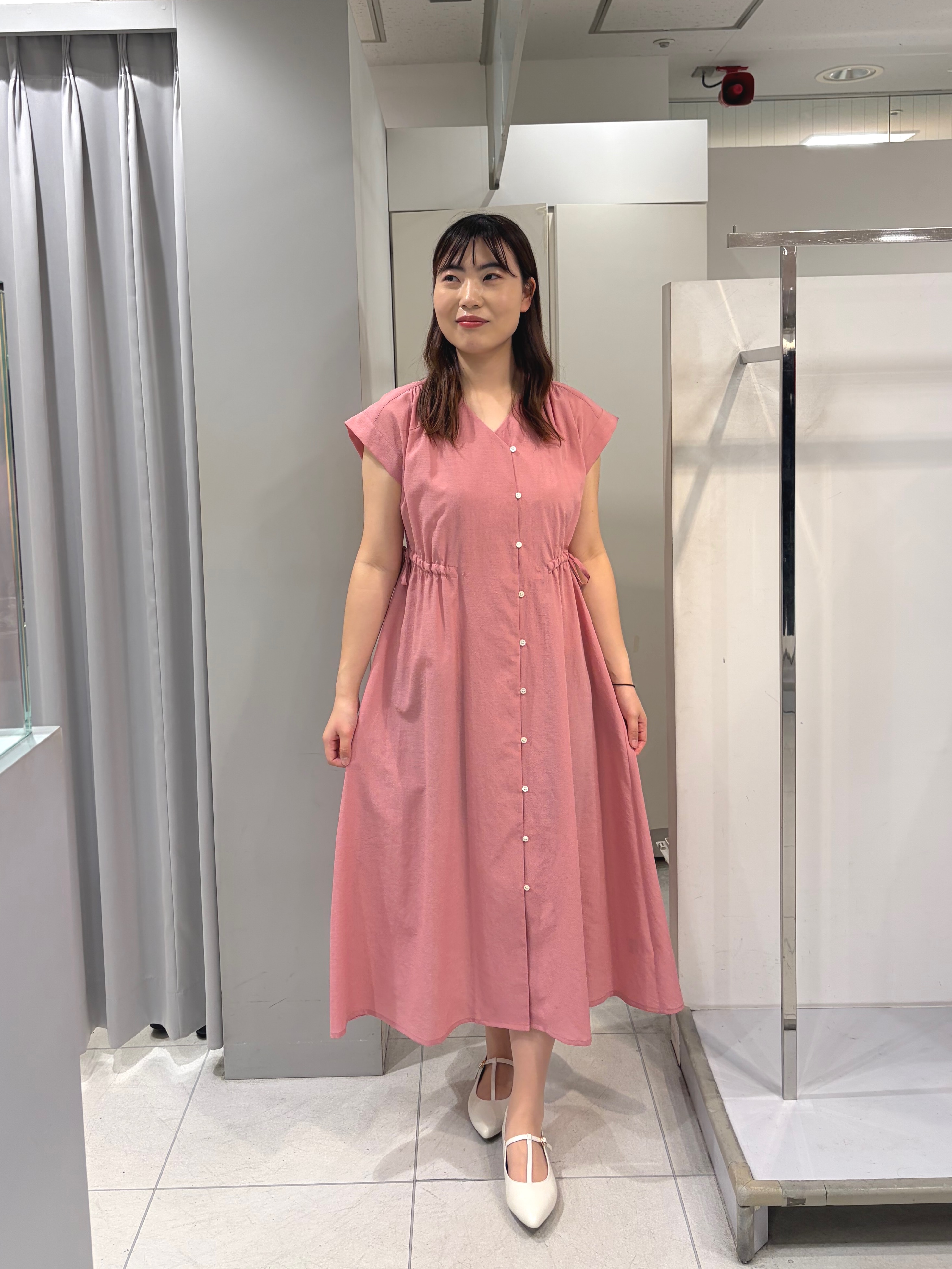 AZUSAさんの「Reflect｜【マシンウォッシャブル】フロントボタンワンピース」を使ったコーディネート