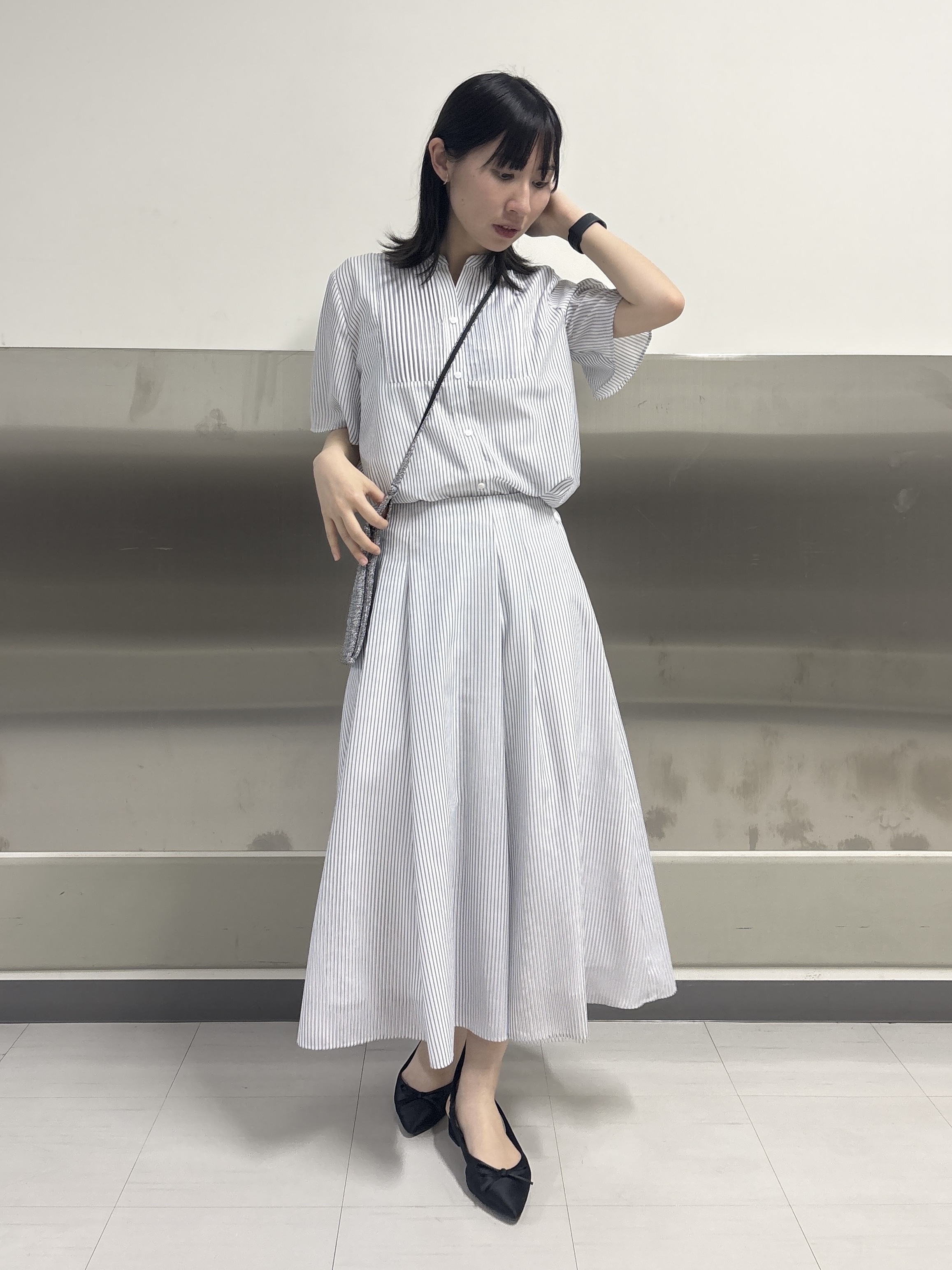 Yoshimiさんの「INDIVI｜【接触冷感/洗える】シアーシャンブレーピンタックブラウス」を使ったコーディネート