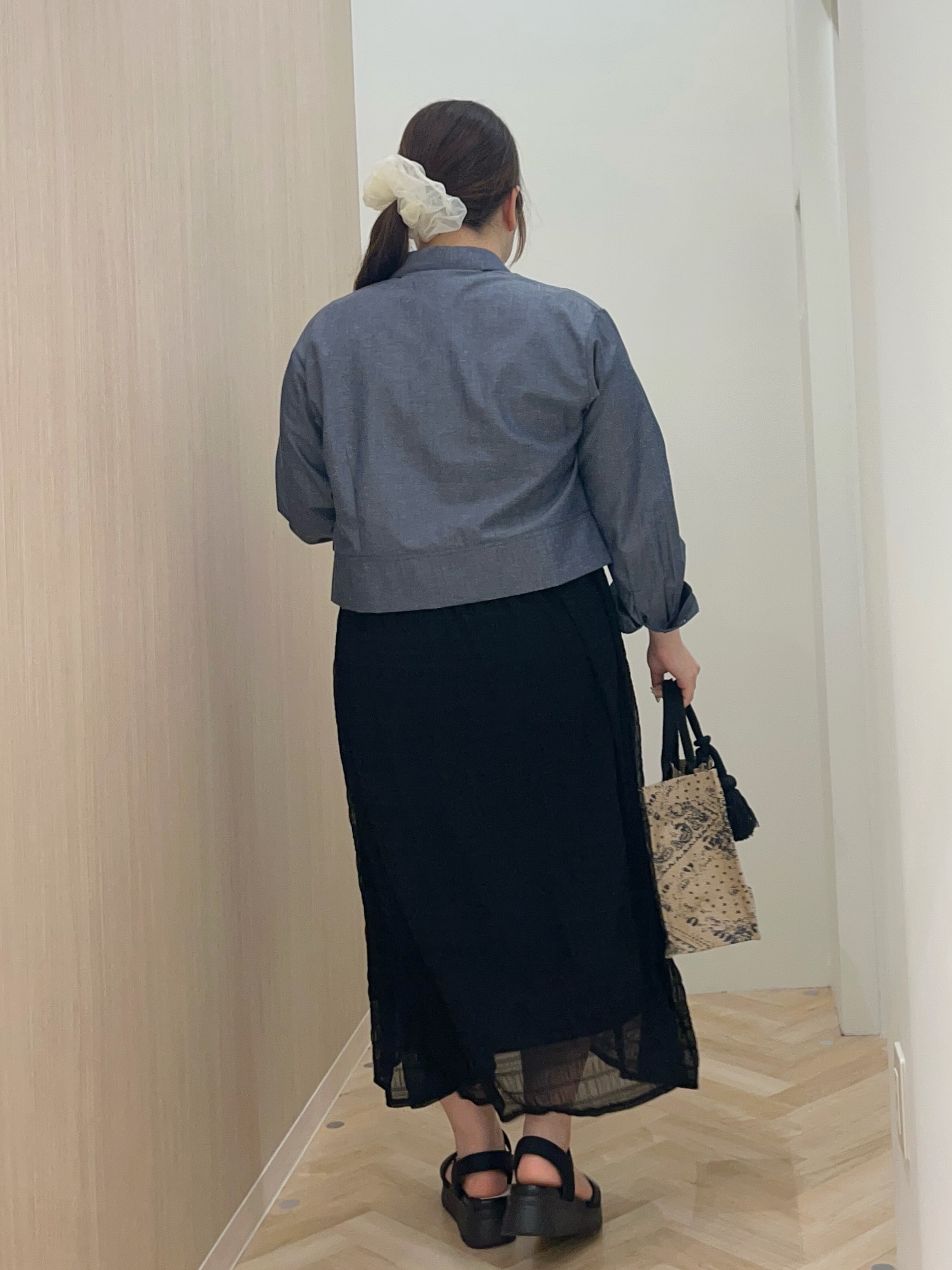 akariさんの「grove｜【イージーケア】麻混クロップドシャツ」を使ったコーディネート