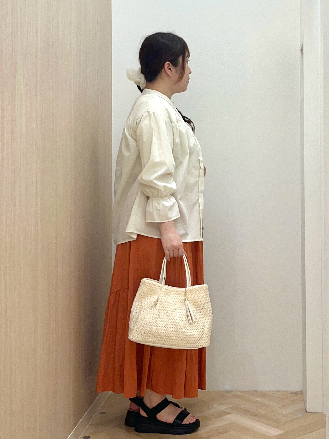 akariさんの「grove｜【イージーケア】麻混スタンドギャザーシャツ」を使ったコーディネート