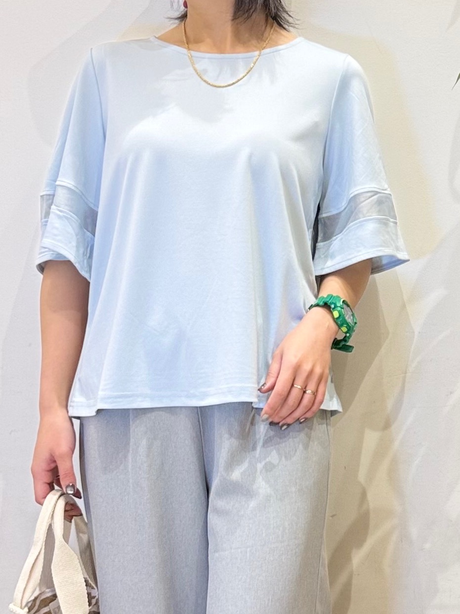 misakiさんの「SHOO･LA･RUE｜【洗濯機後しわになりにくい/S-LL】お袖のシアーで抜け感プラス 二の腕隠せるフレアスリーブトップス」を使ったコーディネート