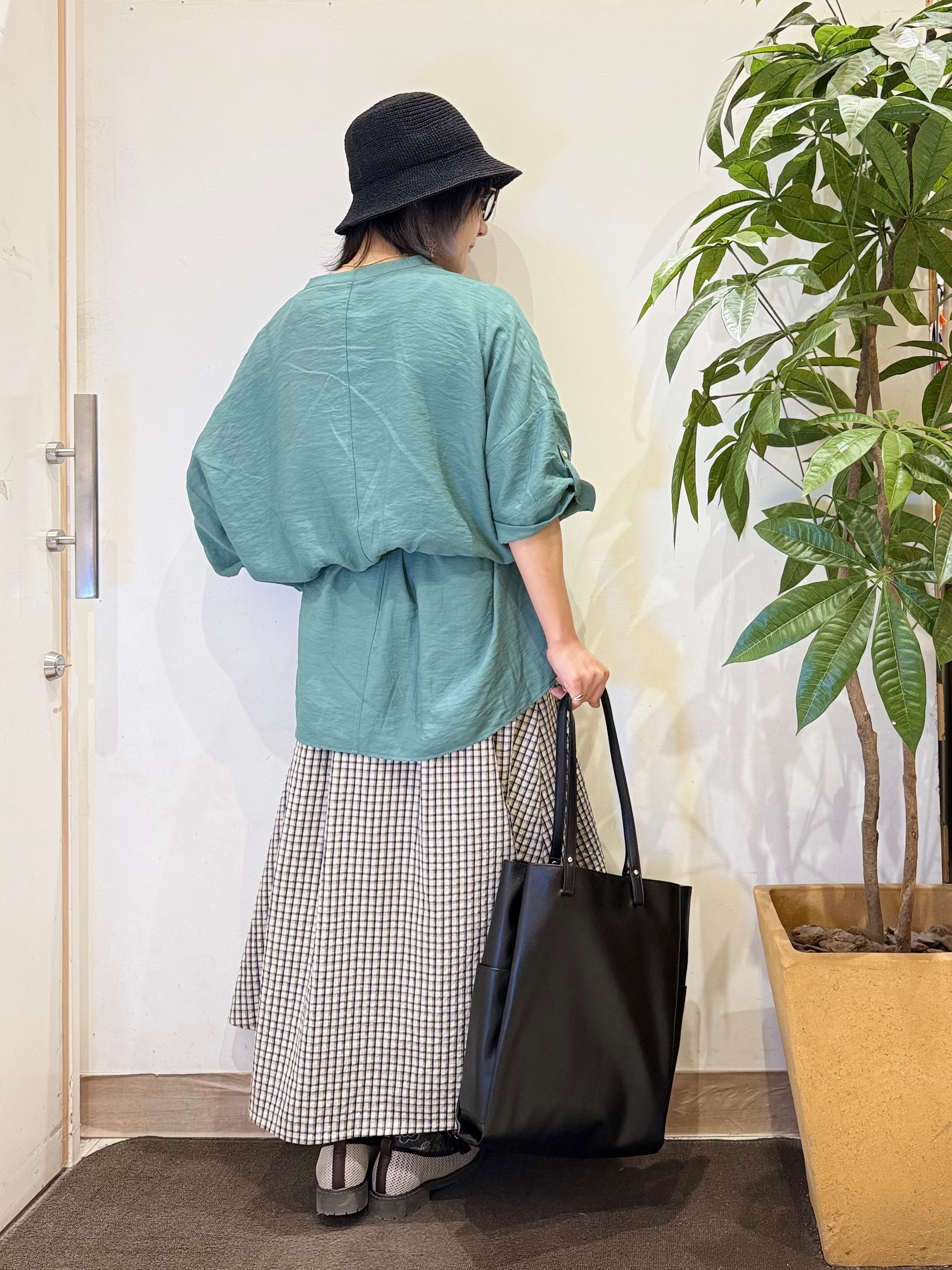 misakiさんの「SHOO･LA･RUE｜【S-LL/洗濯機可】気になる体型すっぽり隠す スキッパードルマンチュニック」を使ったコーディネート