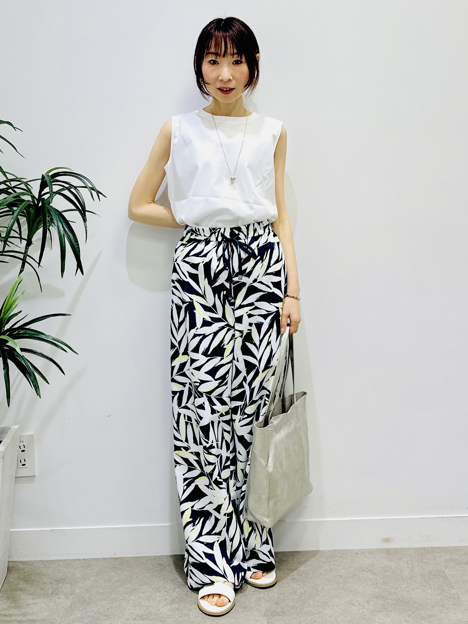Miwaさんの「UNTITLED｜◆【2WAY/マシンウォッシャブル】カシュクールデザインシャツ」を使ったコーディネート
