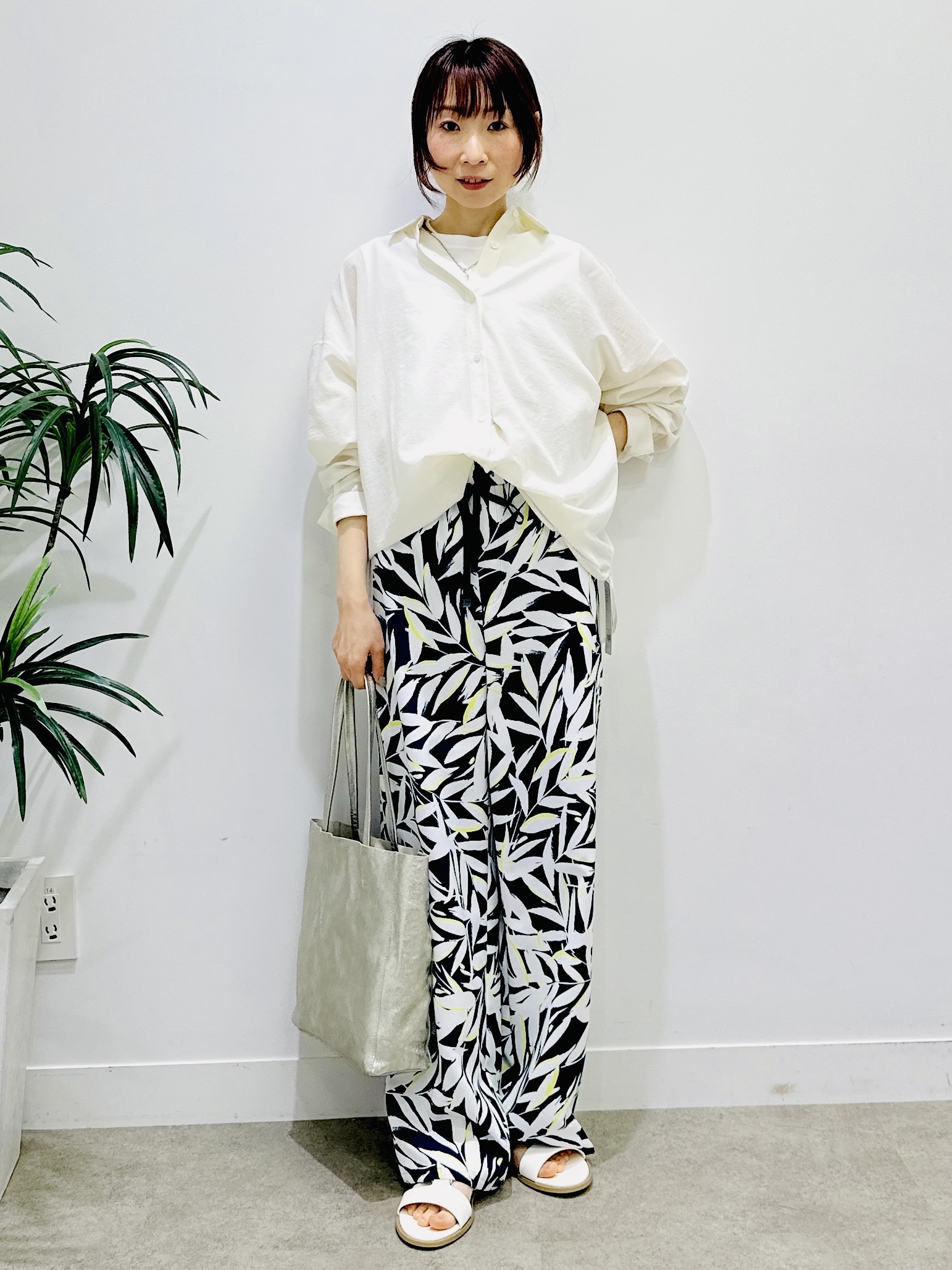 Miwaさんの「UNTITLED｜◆【2WAY/マシンウォッシャブル】カシュクールデザインシャツ」を使ったコーディネート