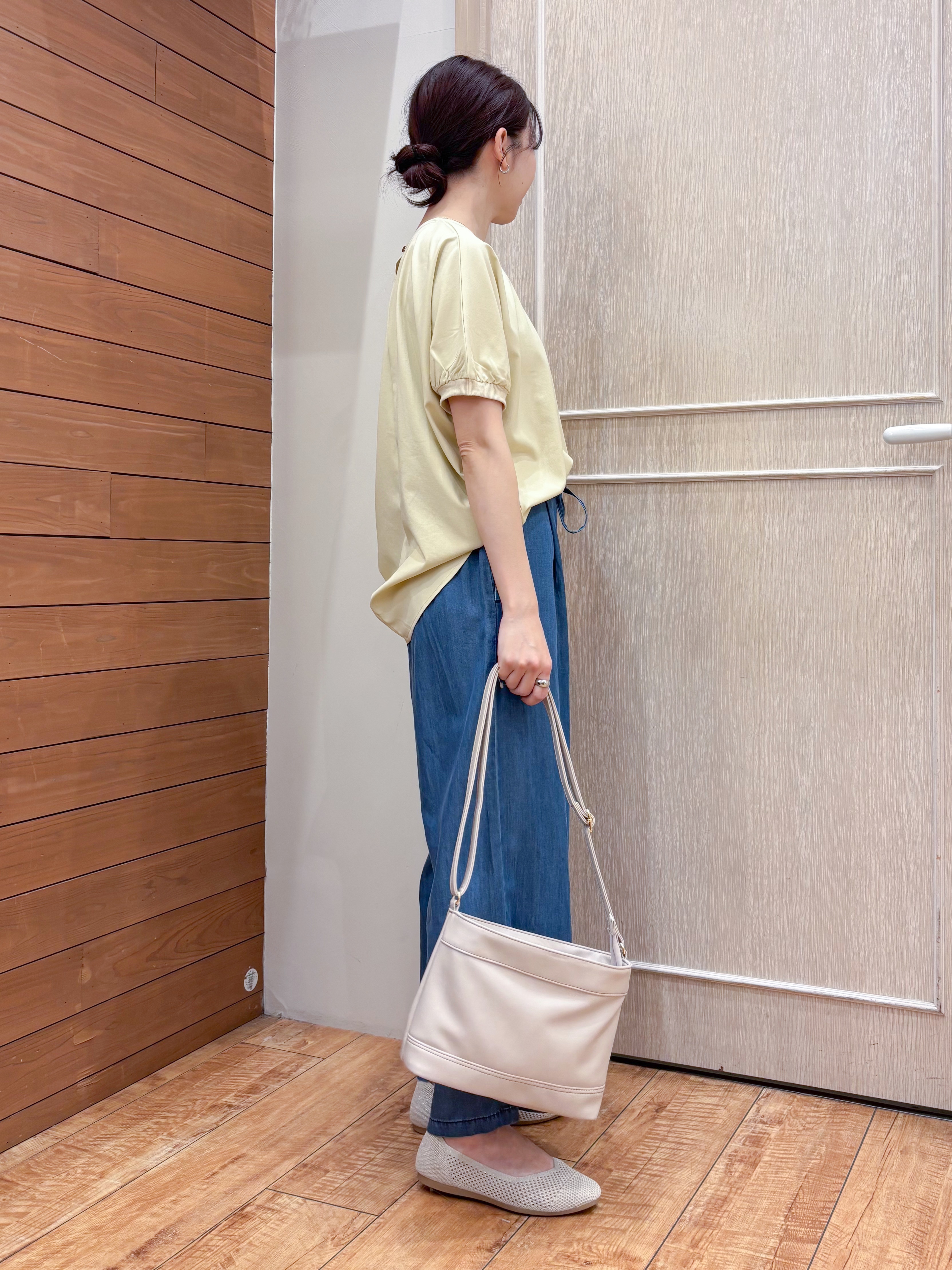 なみさんの「SHOO･LA･RUE｜【洗濯後しわになりにくい】インせず着られる さらっとタッチのドルマンブラウス」を使ったコーディネート