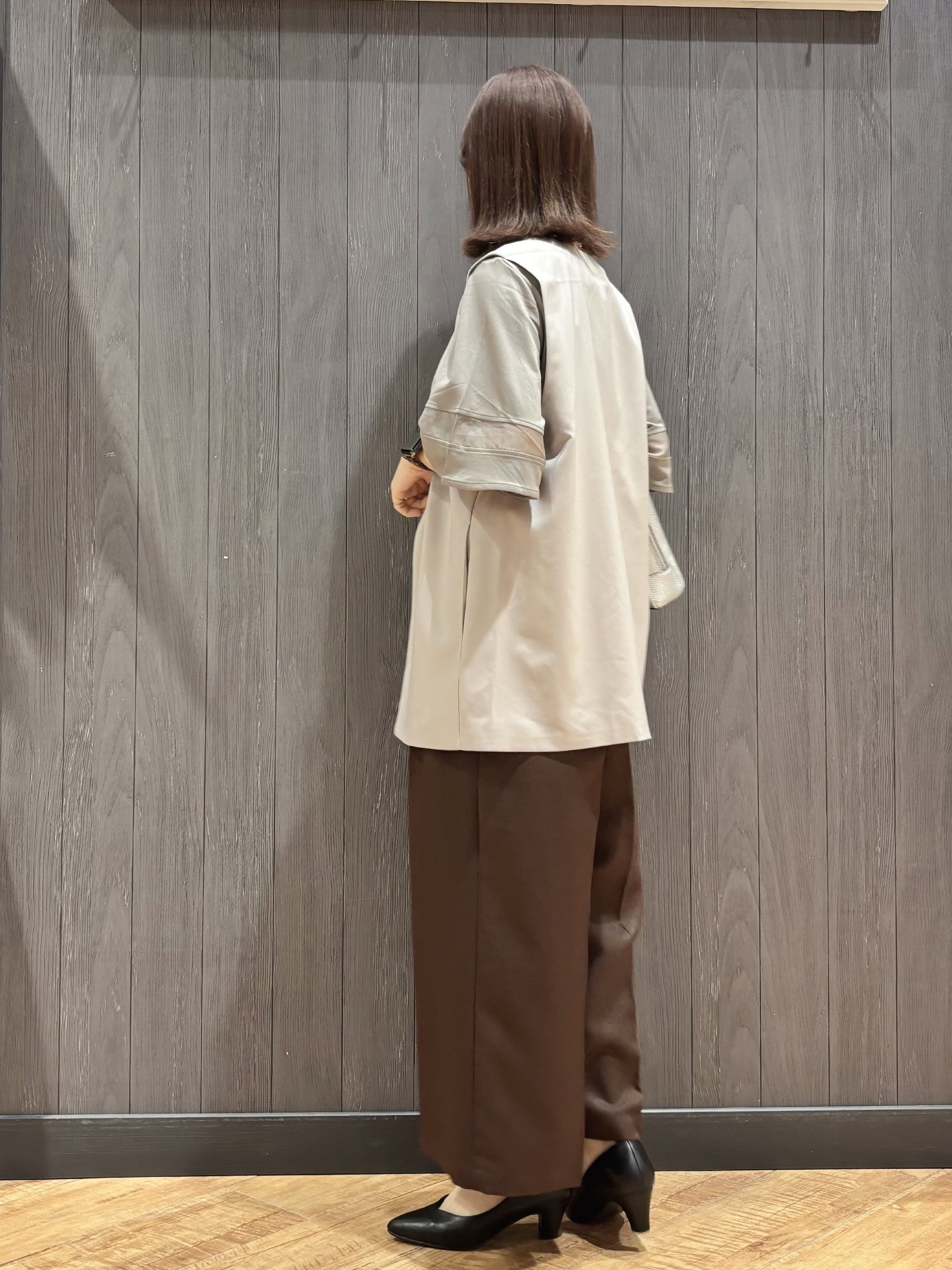 meiさんの「SHOO･LA･RUE｜【セットアップ可/洗濯後しわになりにくい/S-LL】シンプルで合わせやすい ノーカラージレ」を使ったコーディネート