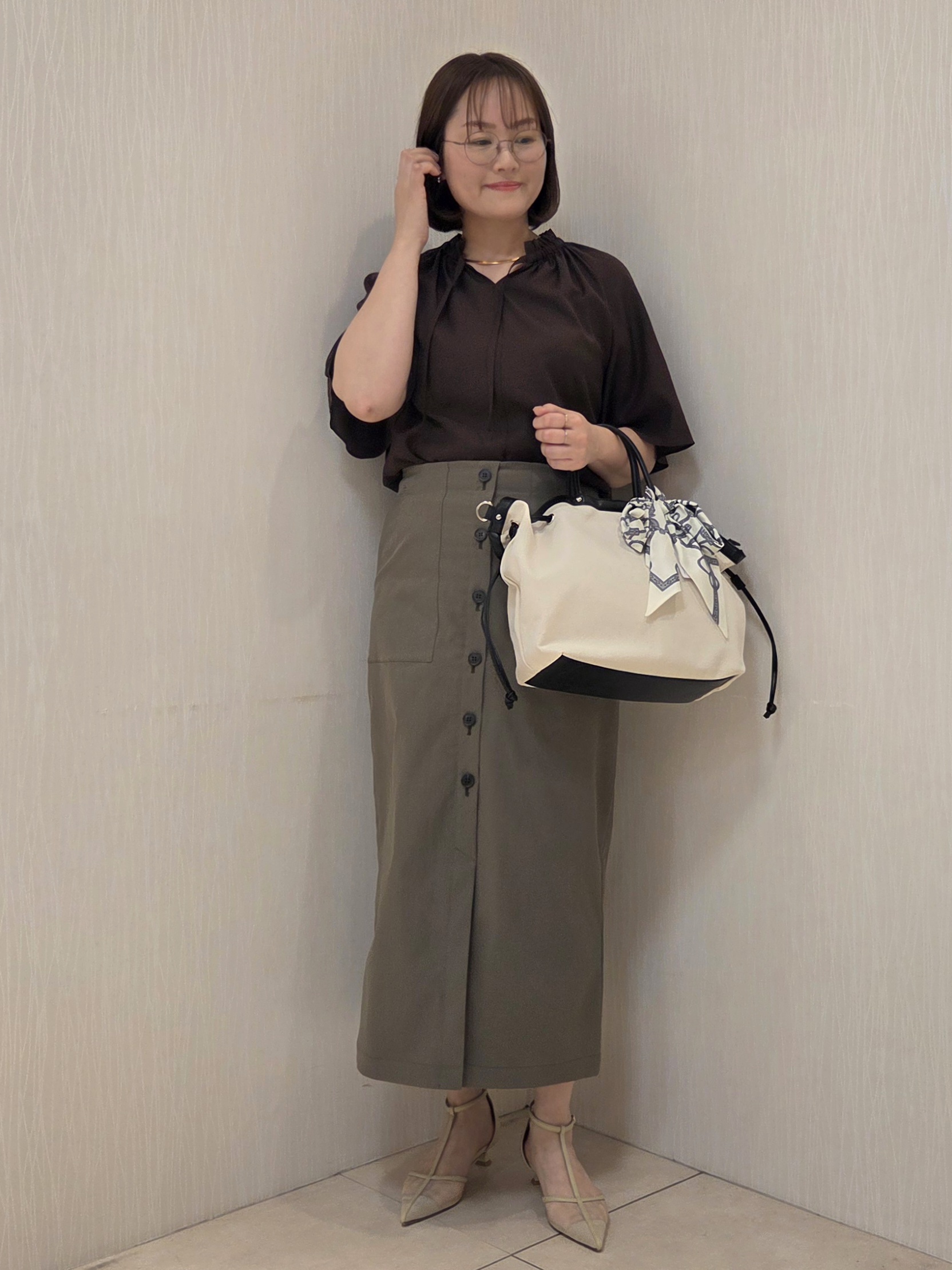naokoさんの「UNTITLED｜【接触冷感/UVカット/吸水速乾/遮熱】ツイルボタンディティールスカート」を使ったコーディネート