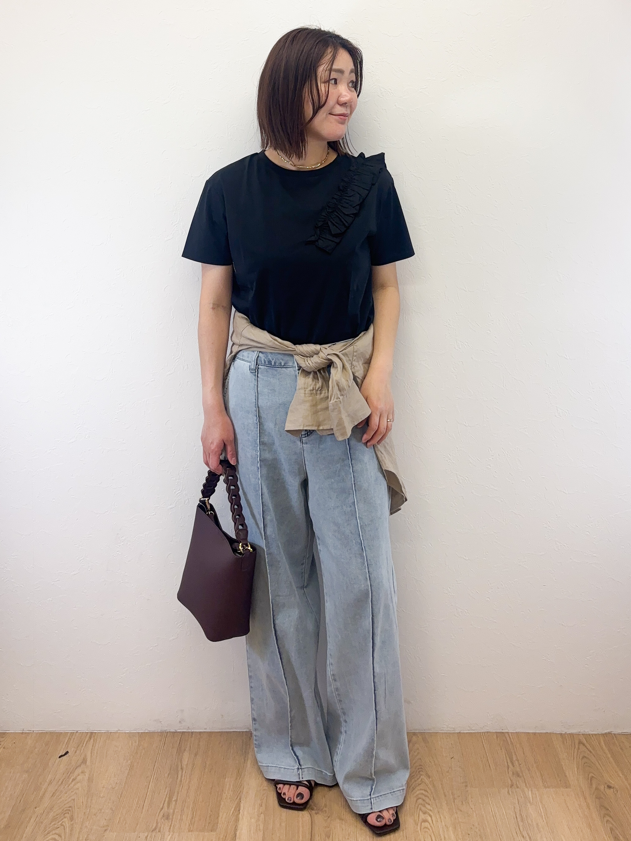 Takeさんの「OPAQUE.CLIP｜【UV／接触冷感】フリルショルダーカットソー《洗濯機OK》」を使ったコーディネート