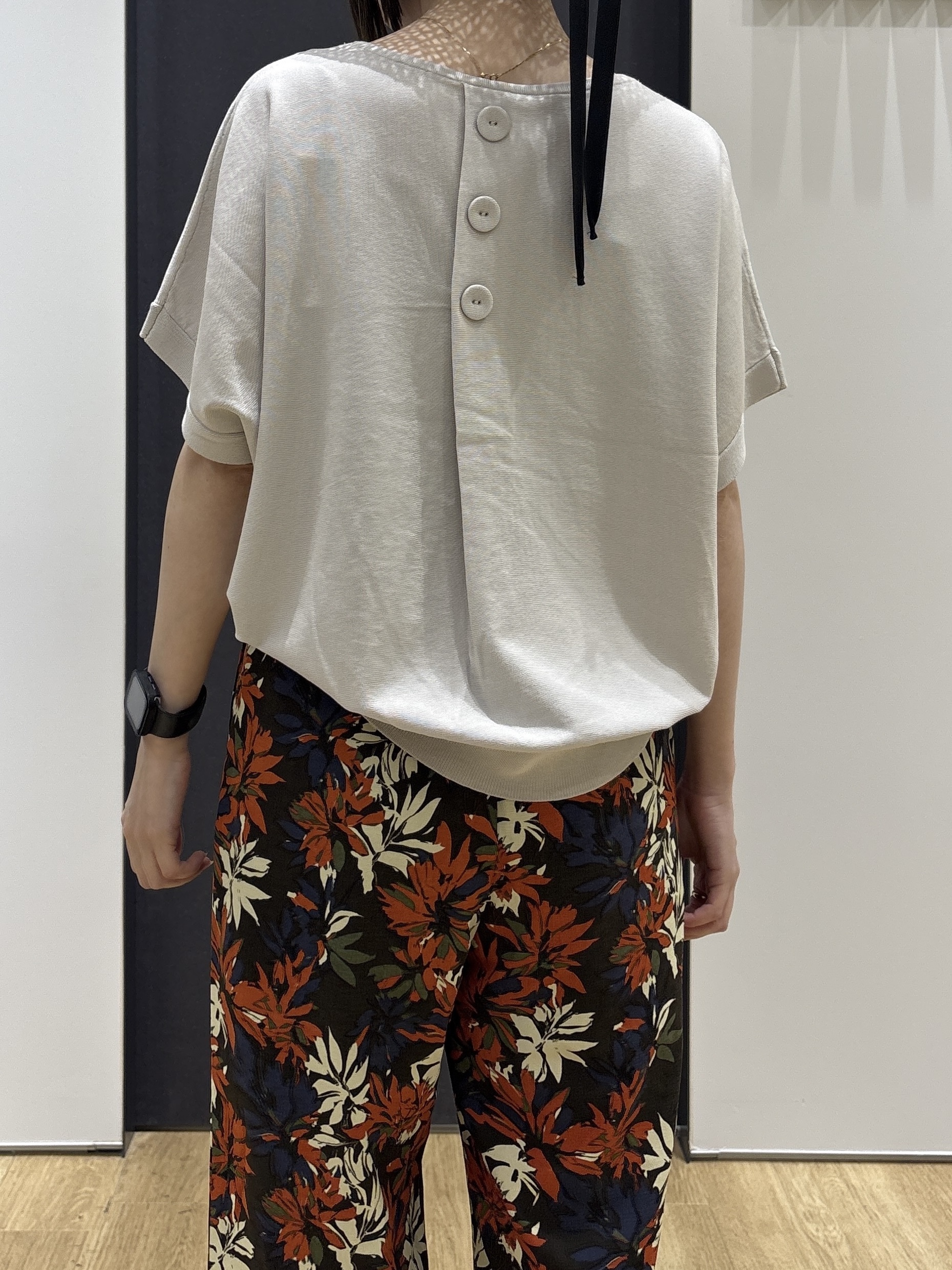 risaさんの「Dessin｜【洗える】後ろボタンフレンチスリーブニット」を使ったコーディネート