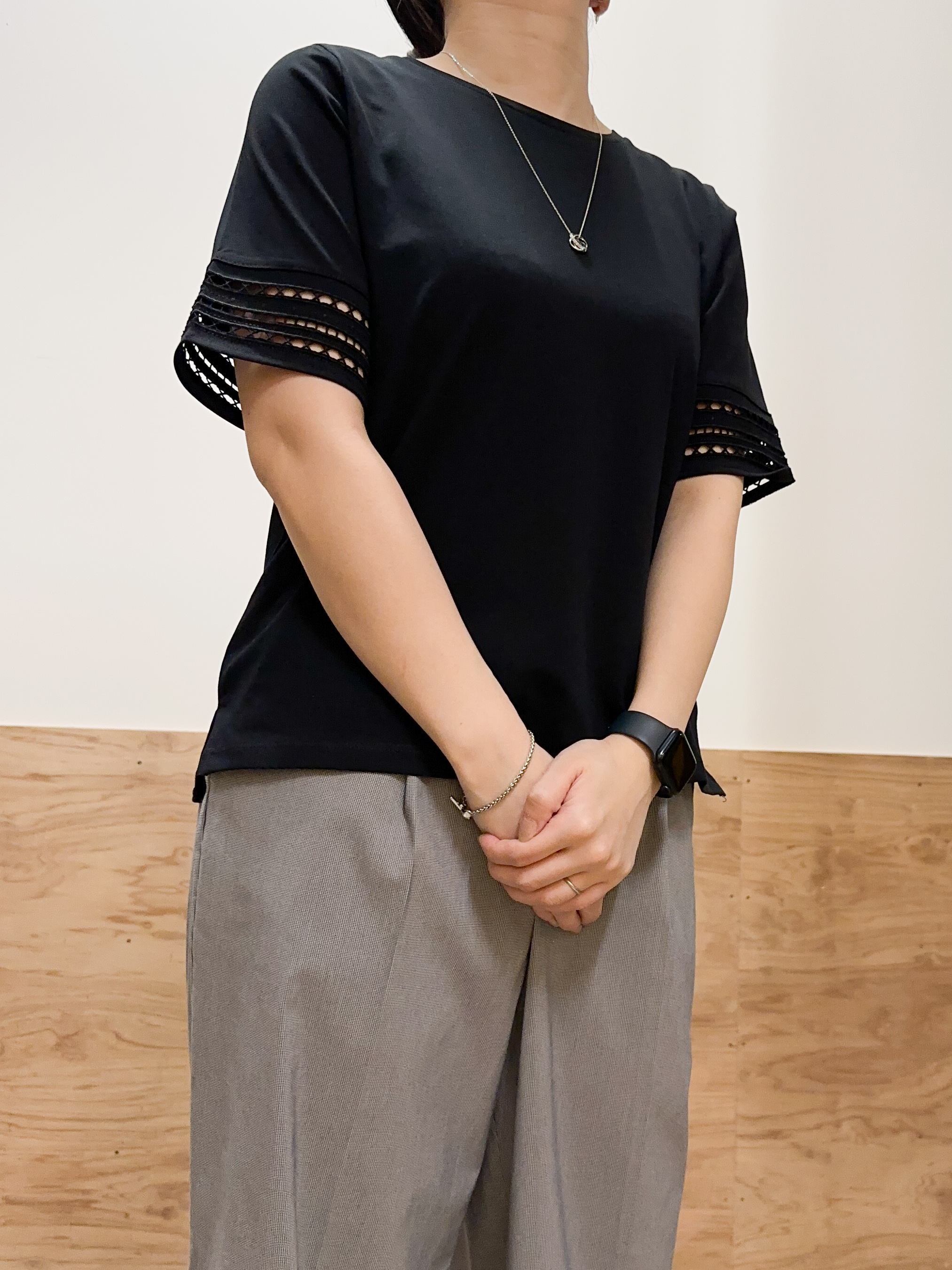 すーさんの「grove｜【二の腕カバー/UV】袖口透かし刺繍Tシャツ」を使ったコーディネート