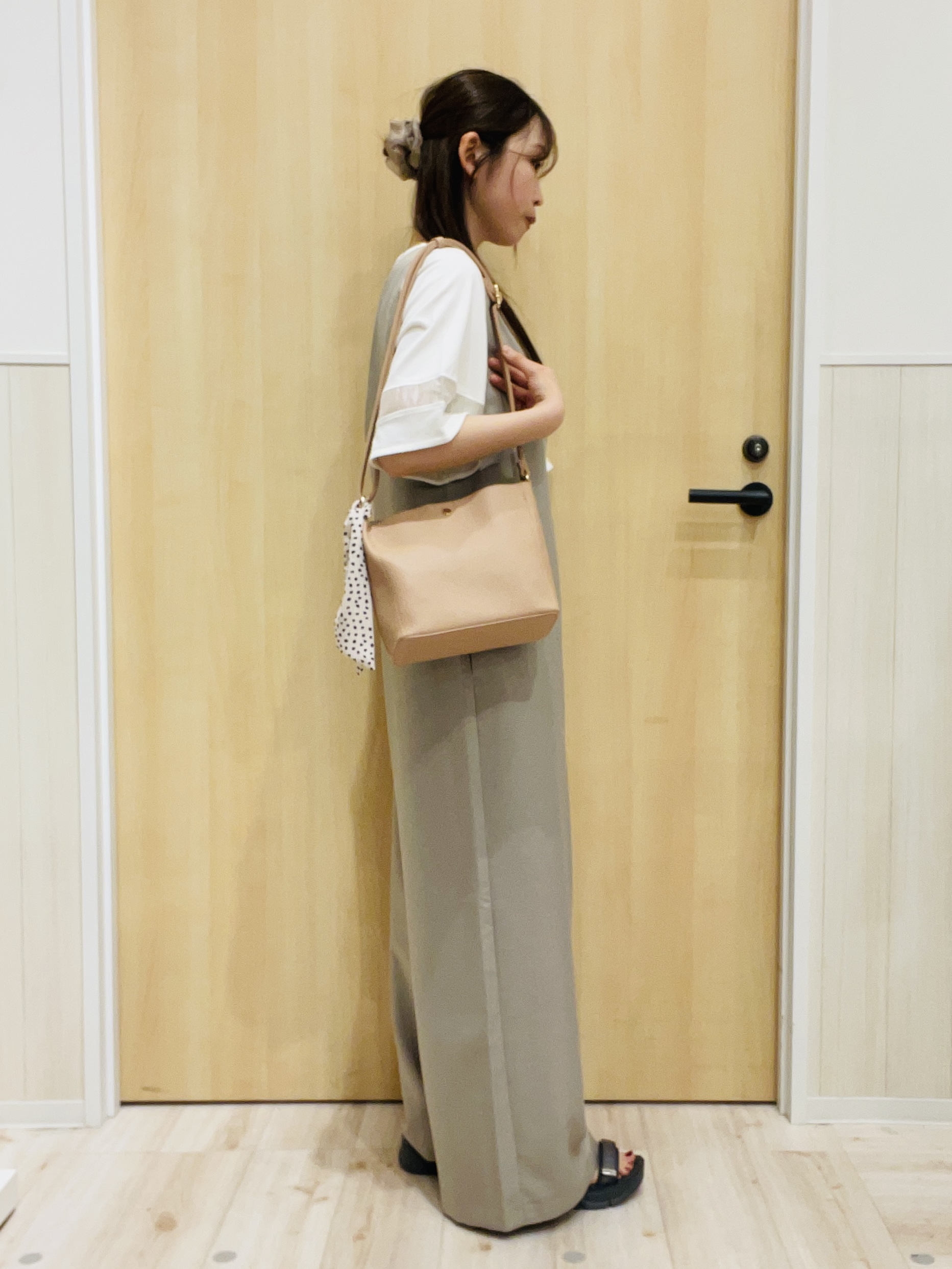 minamiさんの「SHOO･LA･RUE｜【洗濯後しわになりにくい/S-LL】ゆったりらくちんきれい見え　シンプルだから使いやすい 大人のオー」を使ったコーディネート
