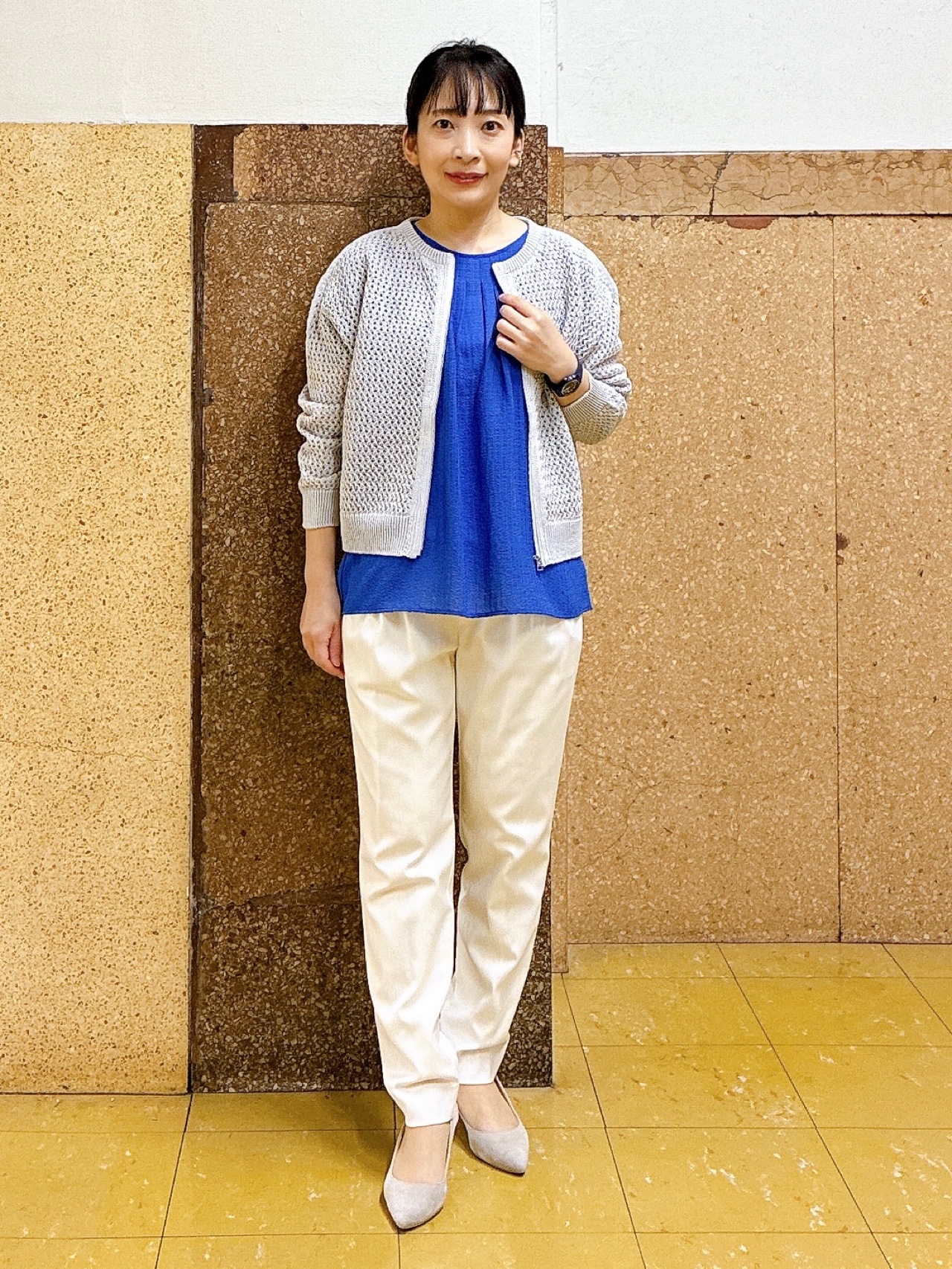 hattoriさんの「INDIVI｜【洗える】無地＆チェーン柄 ギャザートップス」を使ったコーディネート