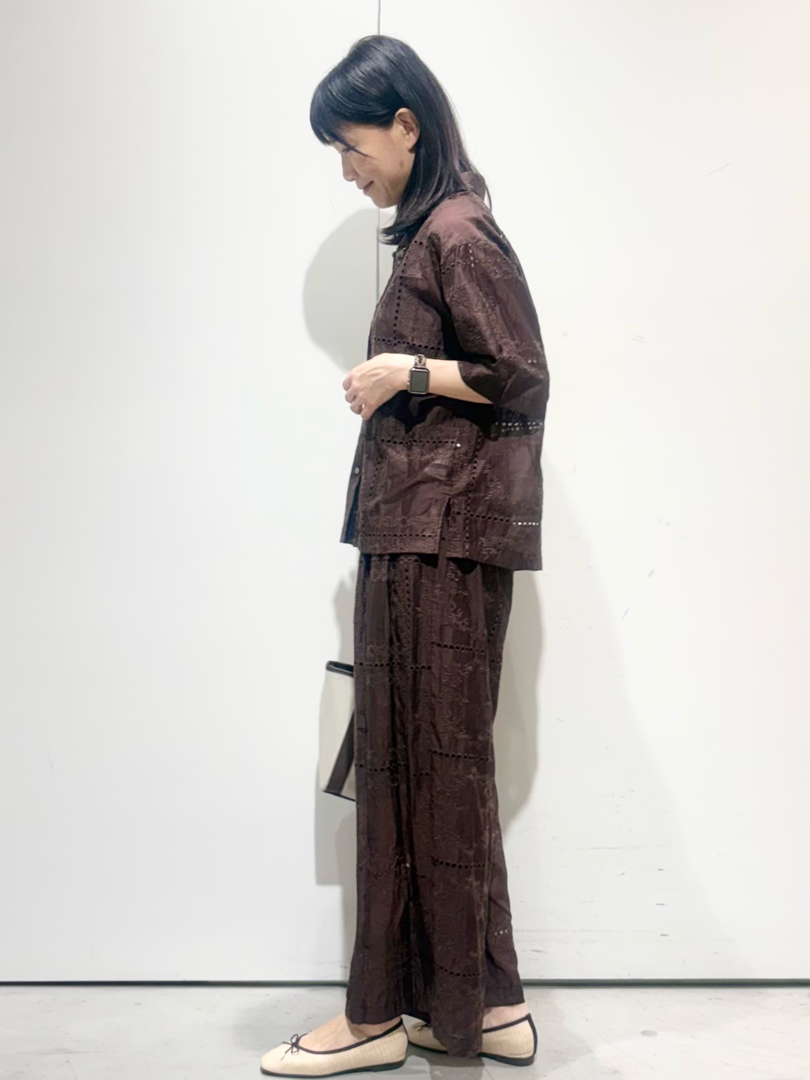 Jさんの「OPAQUE.CLIP｜刺繍ハーフスリーブシャツ／セットアップ対応可【洗濯機OK】」を使ったコーディネート