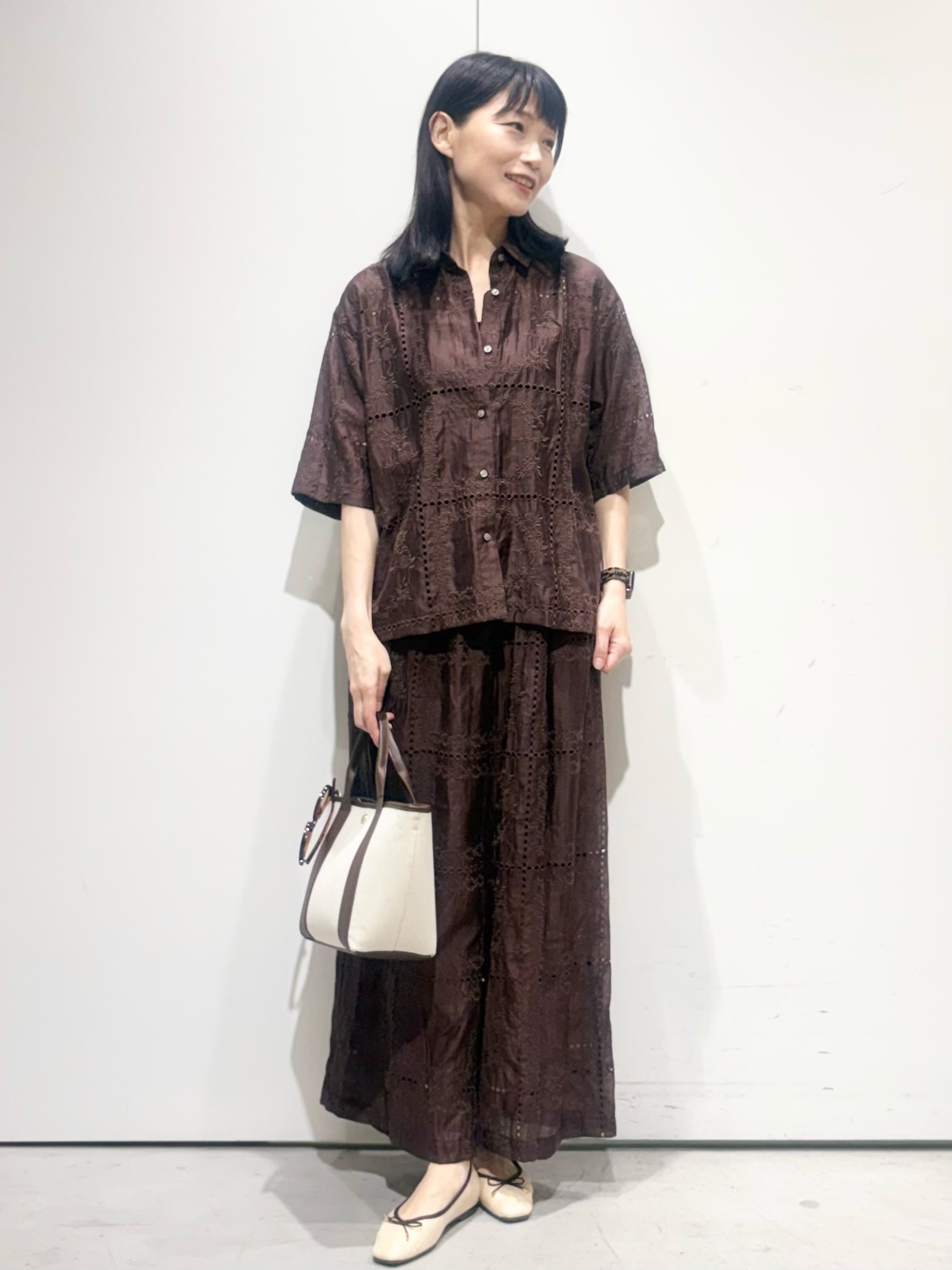 Jさんの「OPAQUE.CLIP｜刺繍ハーフスリーブシャツ／セットアップ対応可【洗濯機OK】」を使ったコーディネート