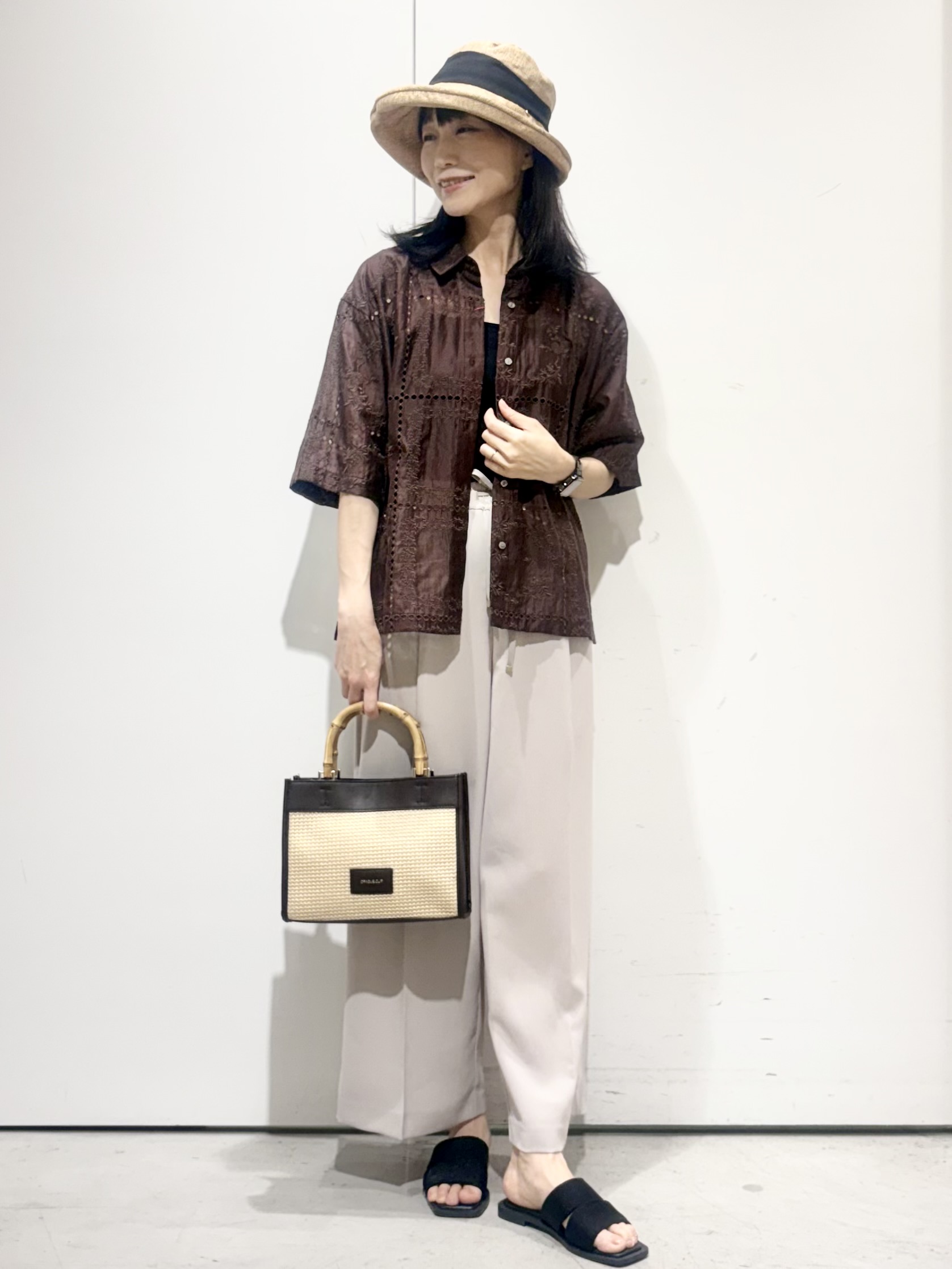 Jさんの「OPAQUE.CLIP｜刺繍ハーフスリーブシャツ／セットアップ対応可【洗濯機OK】」を使ったコーディネート