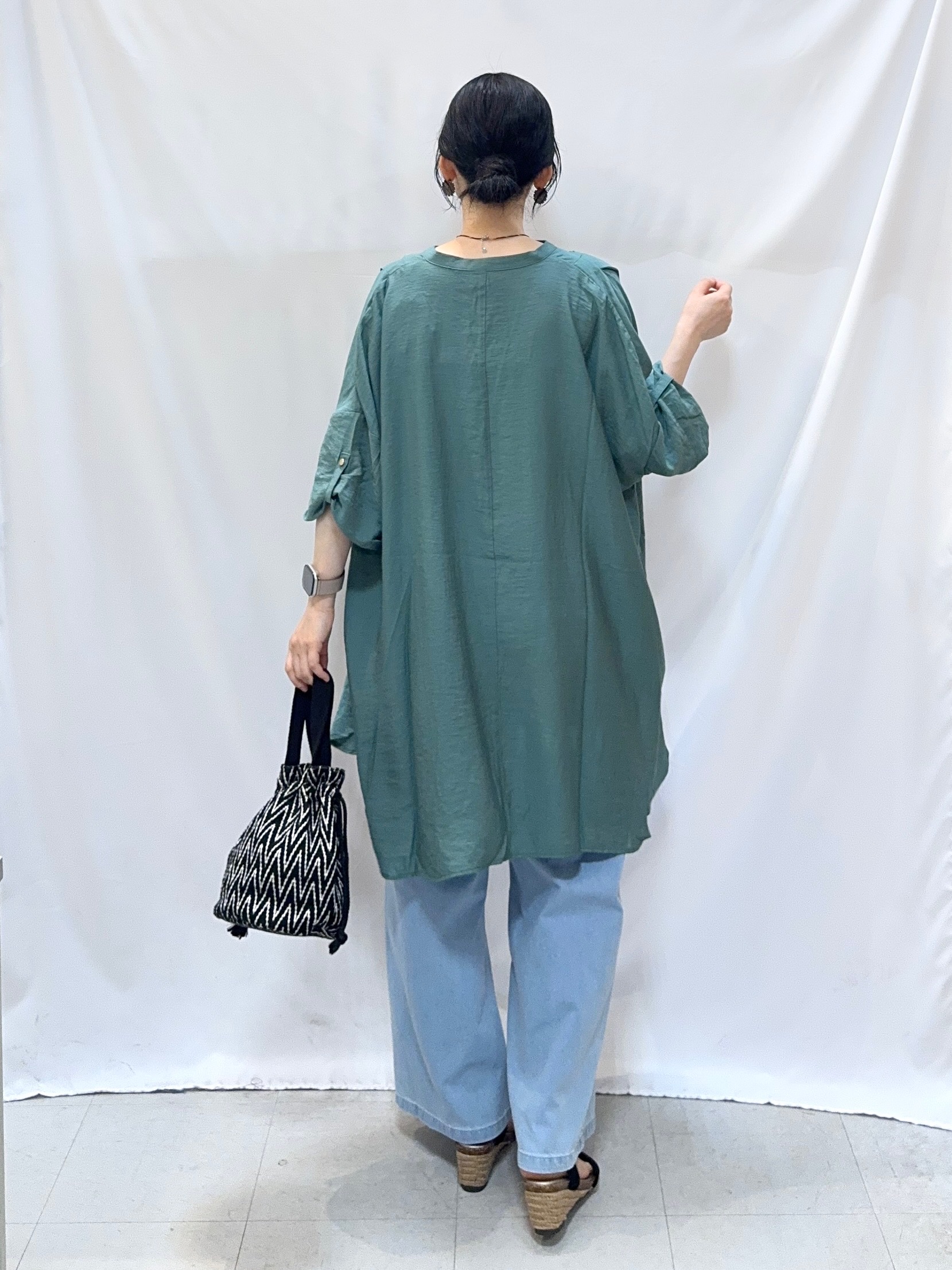 𝐇𝐢𝐫𝐨𝐦𝐢さんの「SHOO･LA･RUE｜【S-LL/洗濯機可】気になる体型すっぽり隠す スキッパードルマンチュニック」を使ったコーディネート