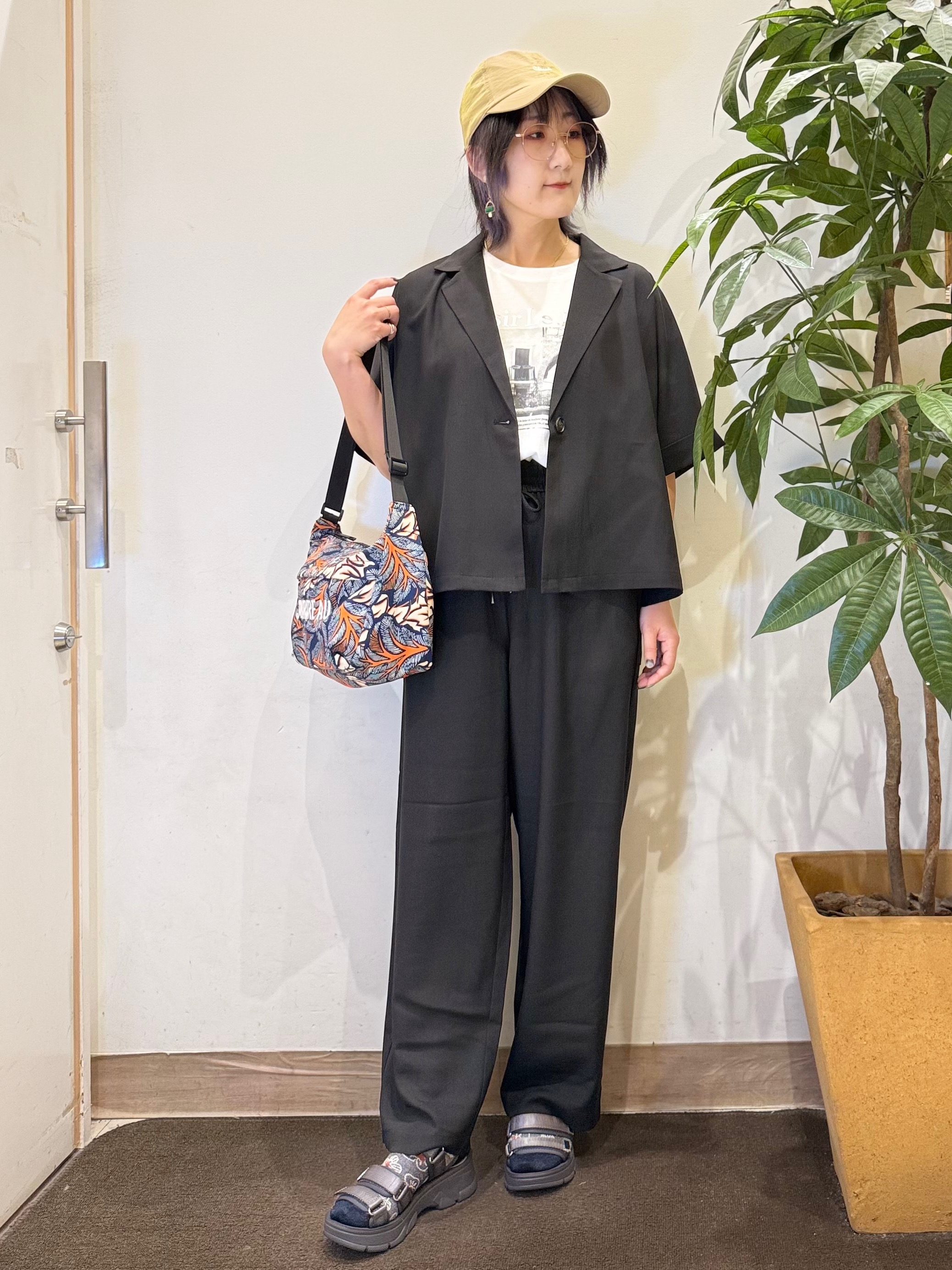 misakiさんの「SHOO･LA･RUE｜【セットアップ可/洗濯後しわになりにくい/S-LL】半袖とろみテーラードジャケット」を使ったコーディネート