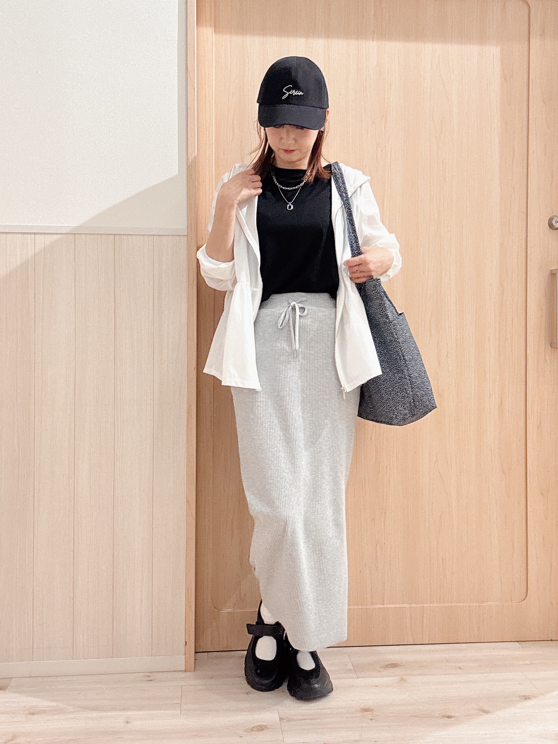 モカさんの「SHOO･LA･RUE｜【S-LL/体型カバー】日焼け対策にも女性らしさを UVカットペプラムパーカ」を使ったコーディネート