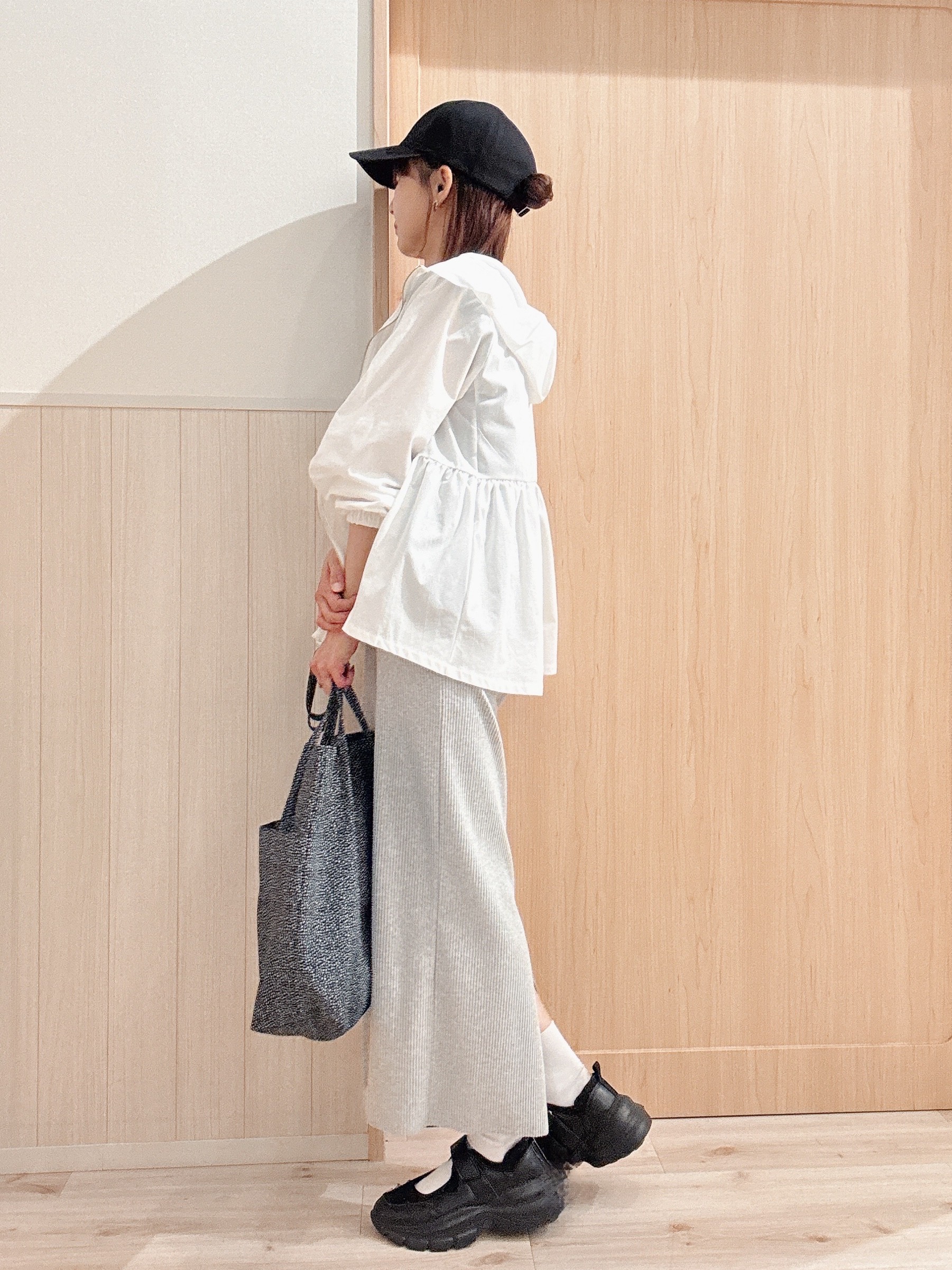 モカさんの「SHOO･LA･RUE｜【S-LL/体型カバー】日焼け対策にも女性らしさを UVカットペプラムパーカ」を使ったコーディネート