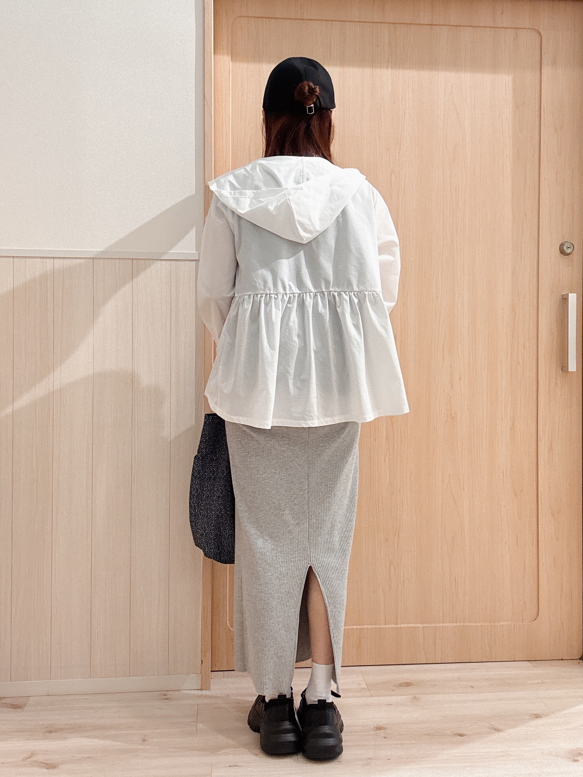 モカさんの「SHOO･LA･RUE｜【S-LL/体型カバー】日焼け対策にも女性らしさを UVカットペプラムパーカ」を使ったコーディネート