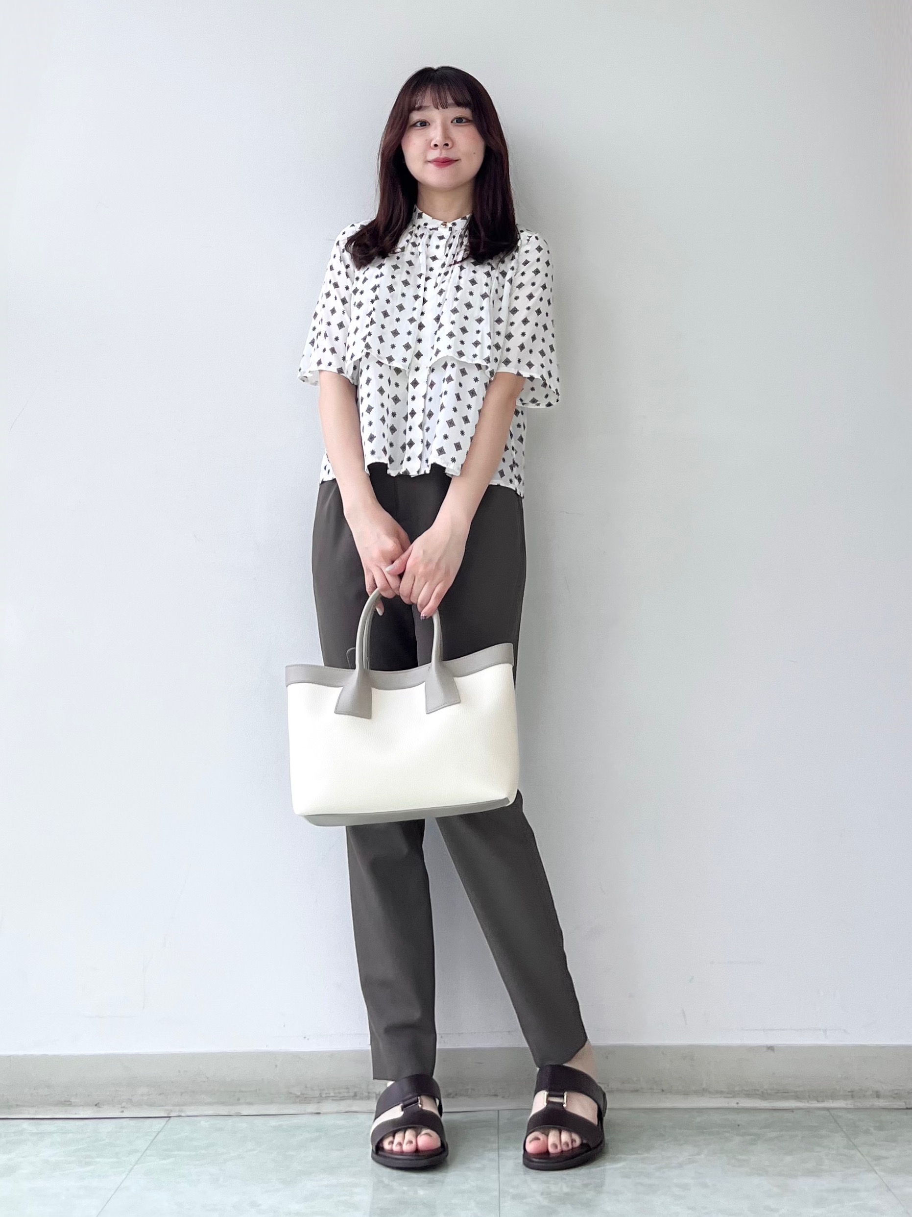 KAHOさんの「UNTITLED｜【洗える/きれいめ柄】コモンプリントブラウス」を使ったコーディネート