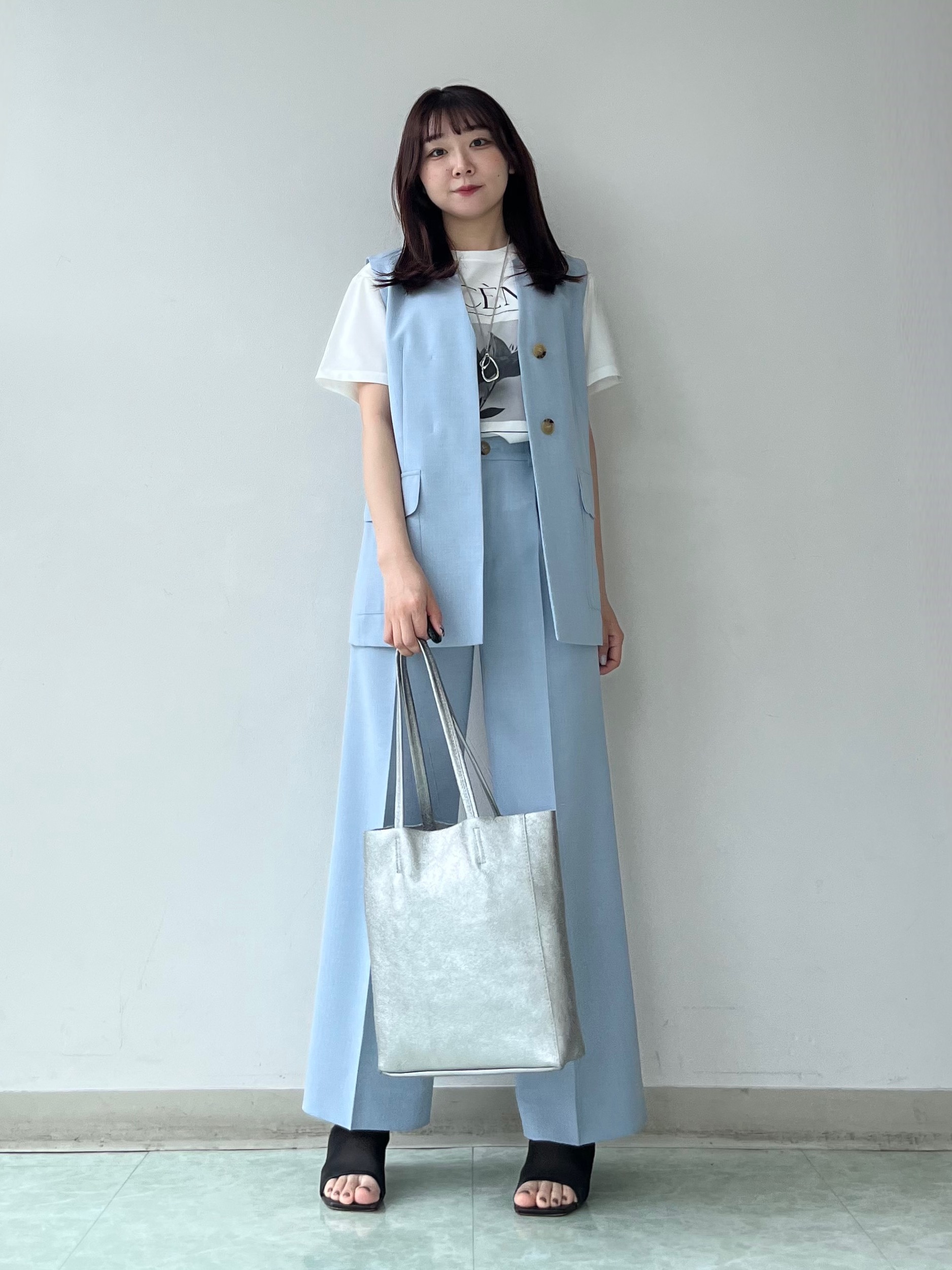 KAHOさんの「UNTITLED｜【セットアップ可/UV/接触冷感】スラブキーネックジレ」を使ったコーディネート