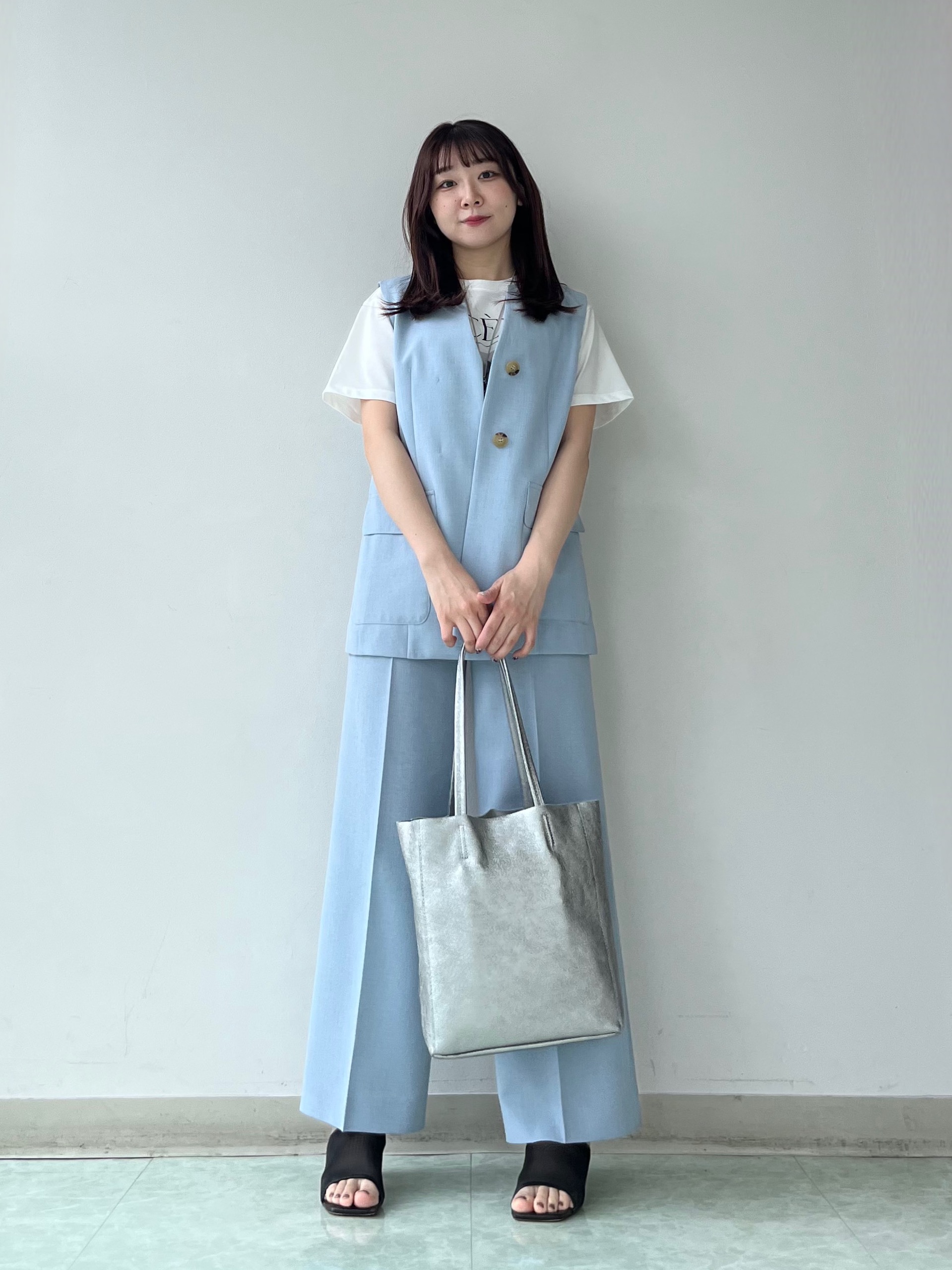 KAHOさんの「UNTITLED｜【セットアップ可/UV/接触冷感】スラブキーネックジレ」を使ったコーディネート