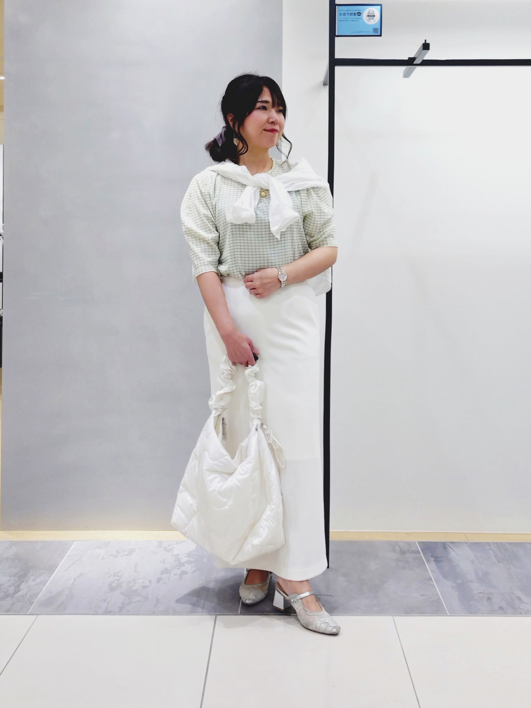 TOMOMIさんの「INDIVI｜【UVケア／吸汗速乾】チェック柄タックボリュームスリーブトップス」を使ったコーディネート