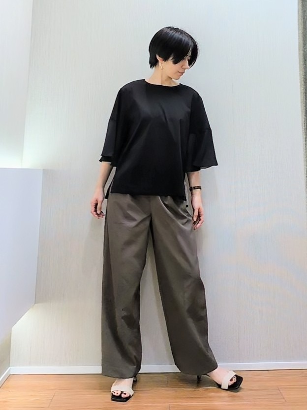 ミズタさんの「UNTITLED｜◆【楽な穿き心地/UV/接触冷感】クリーンワイドパンツ」を使ったコーディネート