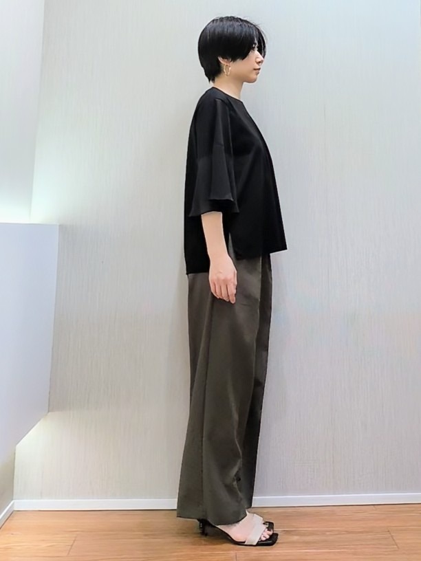 ミズタさんの「UNTITLED｜◆【楽な穿き心地/UV/接触冷感】クリーンワイドパンツ」を使ったコーディネート