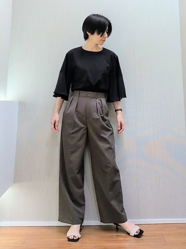 ミズタさんの「UNTITLED｜◆【楽な穿き心地/UV/接触冷感】クリーンワイドパンツ」を使ったコーディネート