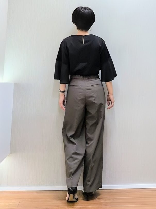 ミズタさんの「UNTITLED｜◆【楽な穿き心地/UV/接触冷感】クリーンワイドパンツ」を使ったコーディネート