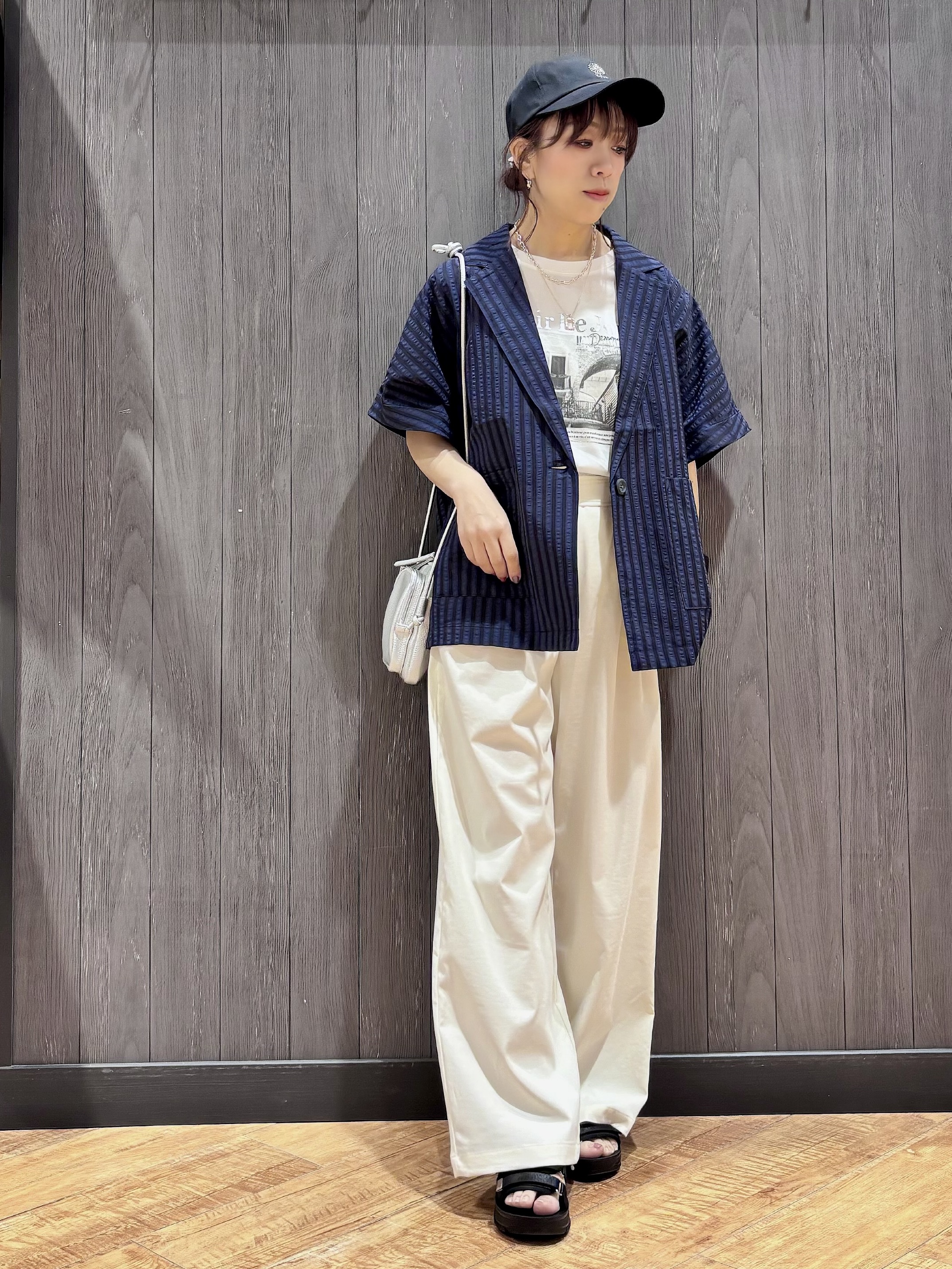 meiさんの「SHOO･LA･RUE｜【S-LL/吸水速乾/セットアップ可】羽織るだけで主役になる サッカーストライプシャツジャケット」を使ったコーディネート