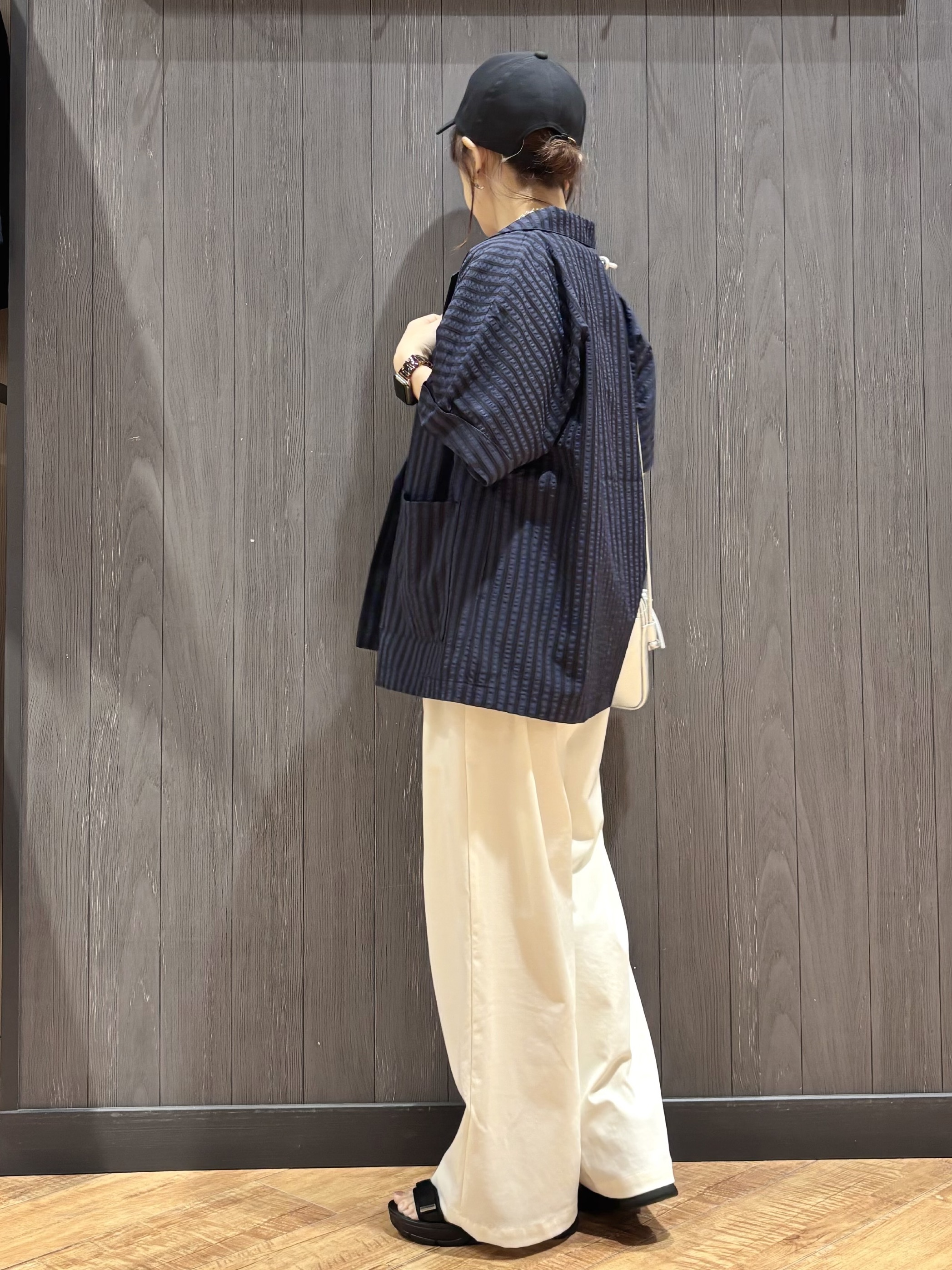 meiさんの「SHOO･LA･RUE｜【S-LL/吸水速乾/セットアップ可】羽織るだけで主役になる サッカーストライプシャツジャケット」を使ったコーディネート