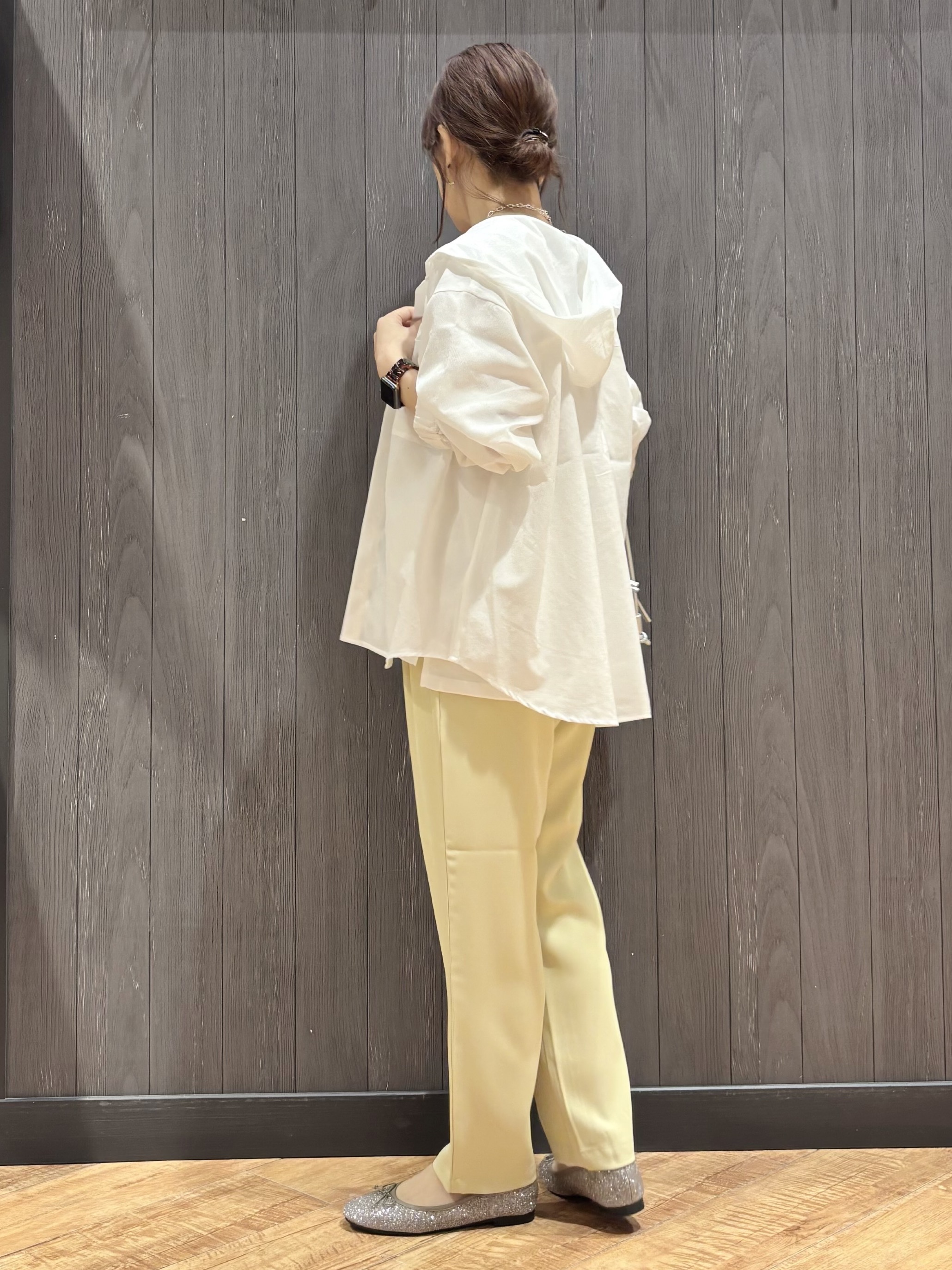 meiさんの「SHOO･LA･RUE｜【通気性〇/洗濯機可/S-LL】UVカット機能付き ライトな着心地シャツパーカ」を使ったコーディネート