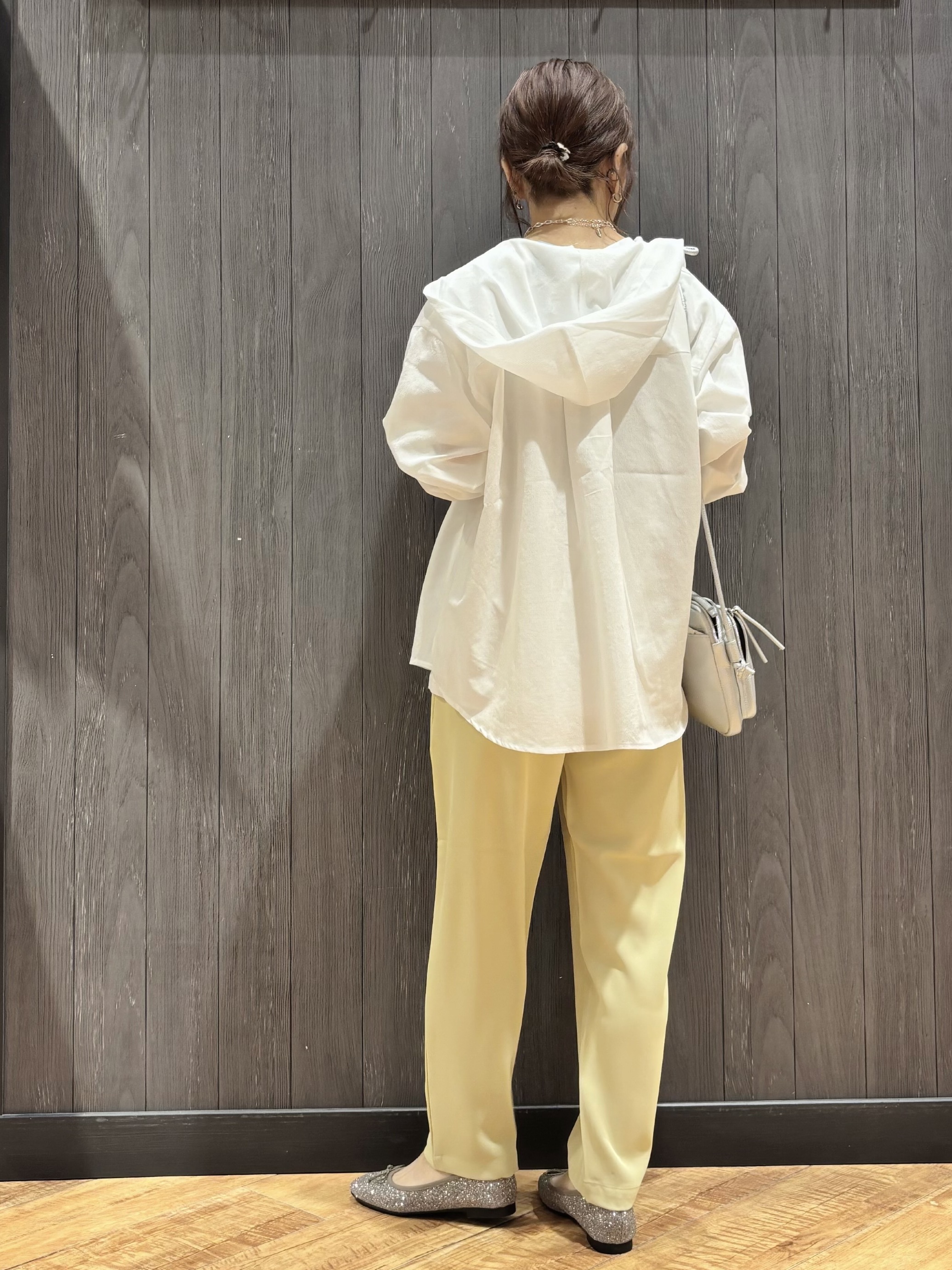 meiさんの「SHOO･LA･RUE｜【通気性〇/洗濯機可/S-LL】UVカット機能付き ライトな着心地シャツパーカ」を使ったコーディネート