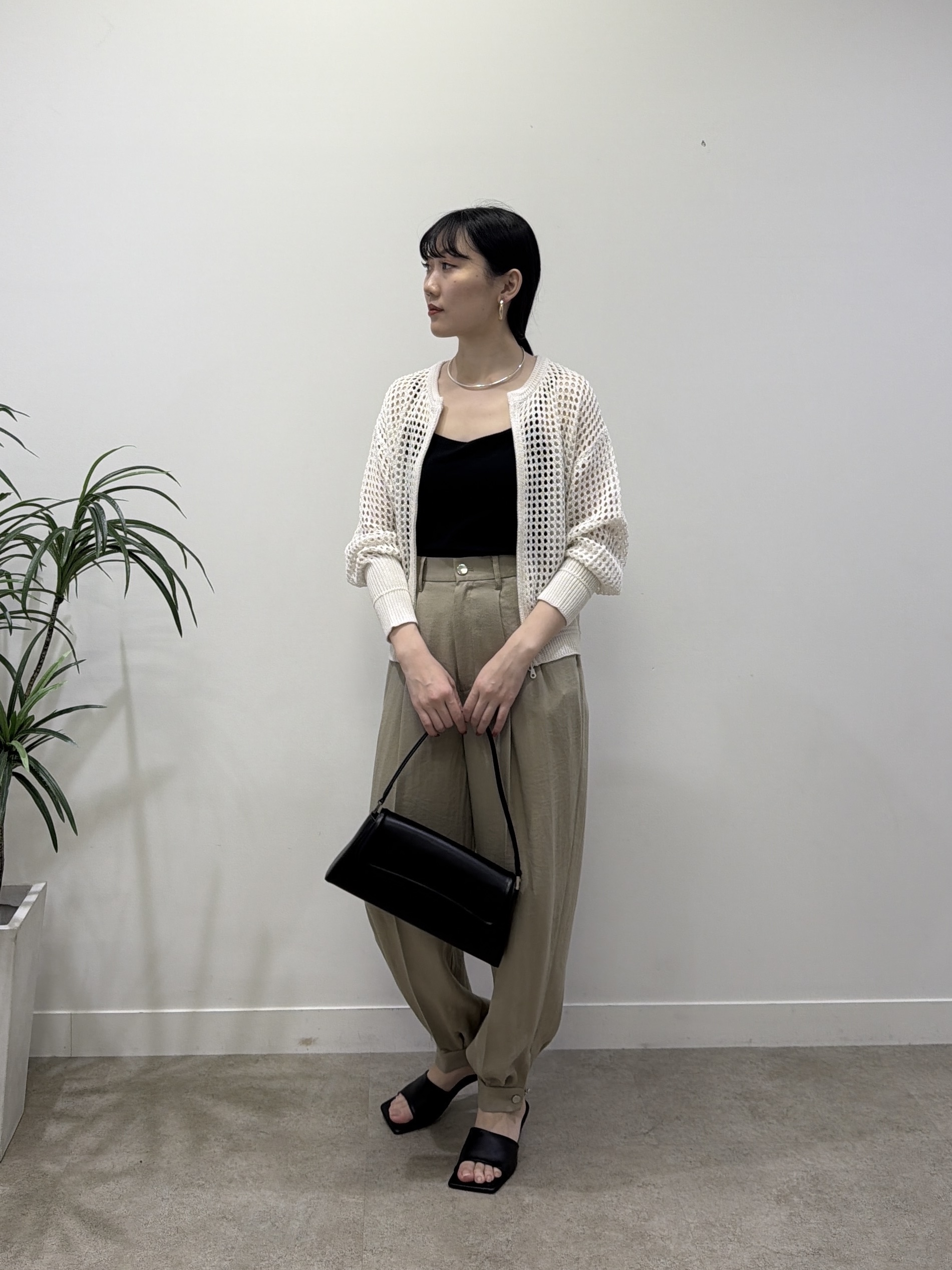 rinaさんの「INDIVI｜クルーネックメッシュカーディガン」を使ったコーディネート