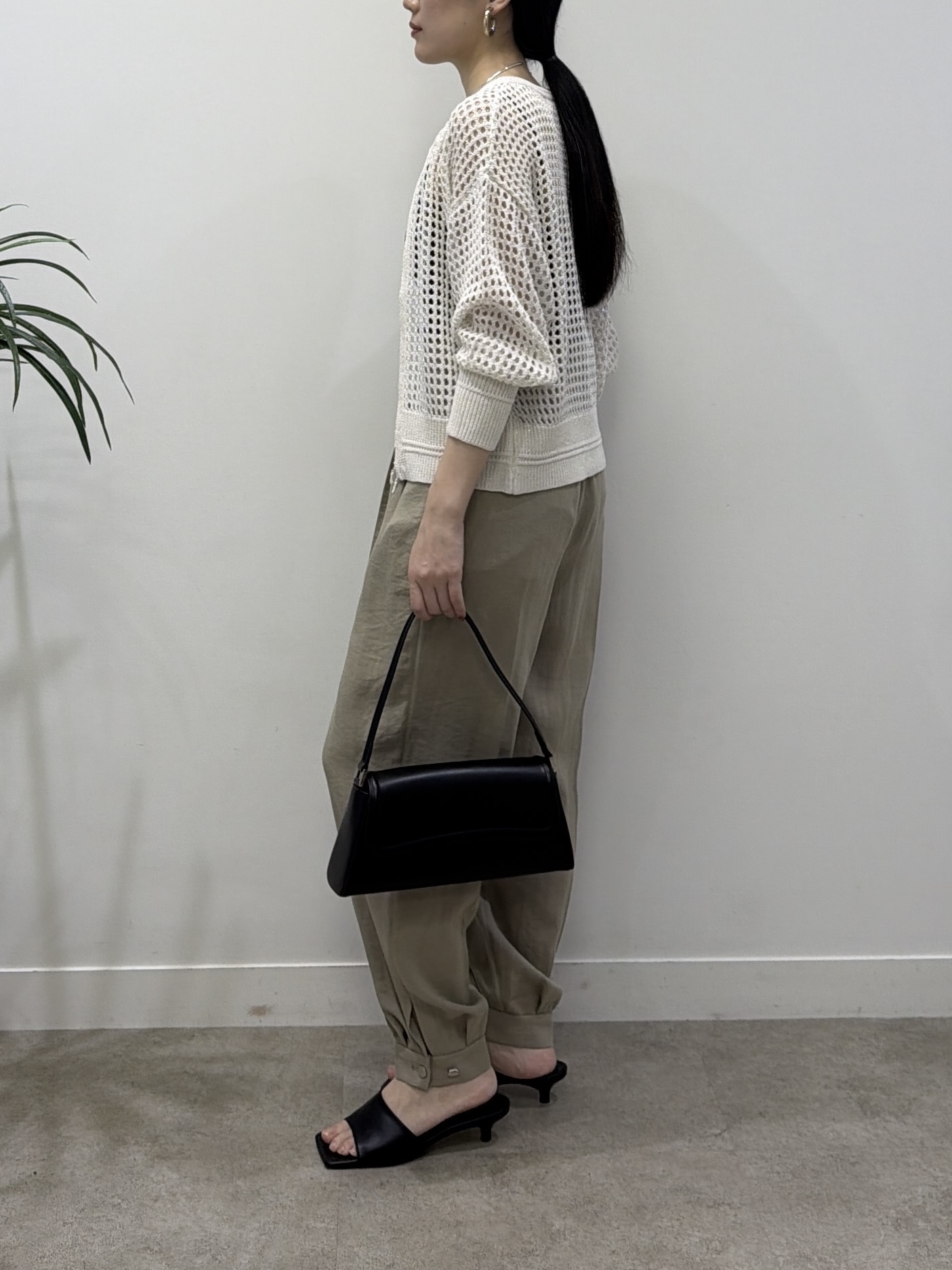 rinaさんの「INDIVI｜クルーネックメッシュカーディガン」を使ったコーディネート