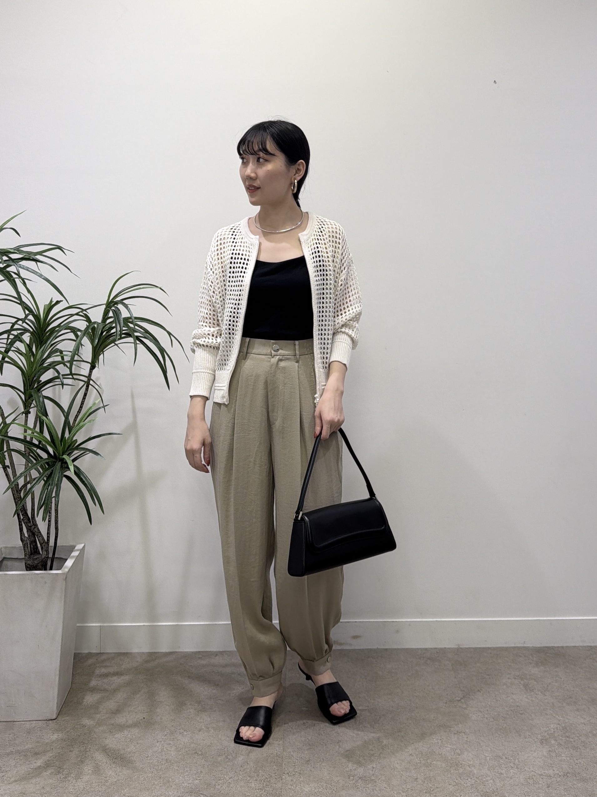 rinaさんの「INDIVI｜クルーネックメッシュカーディガン」を使ったコーディネート