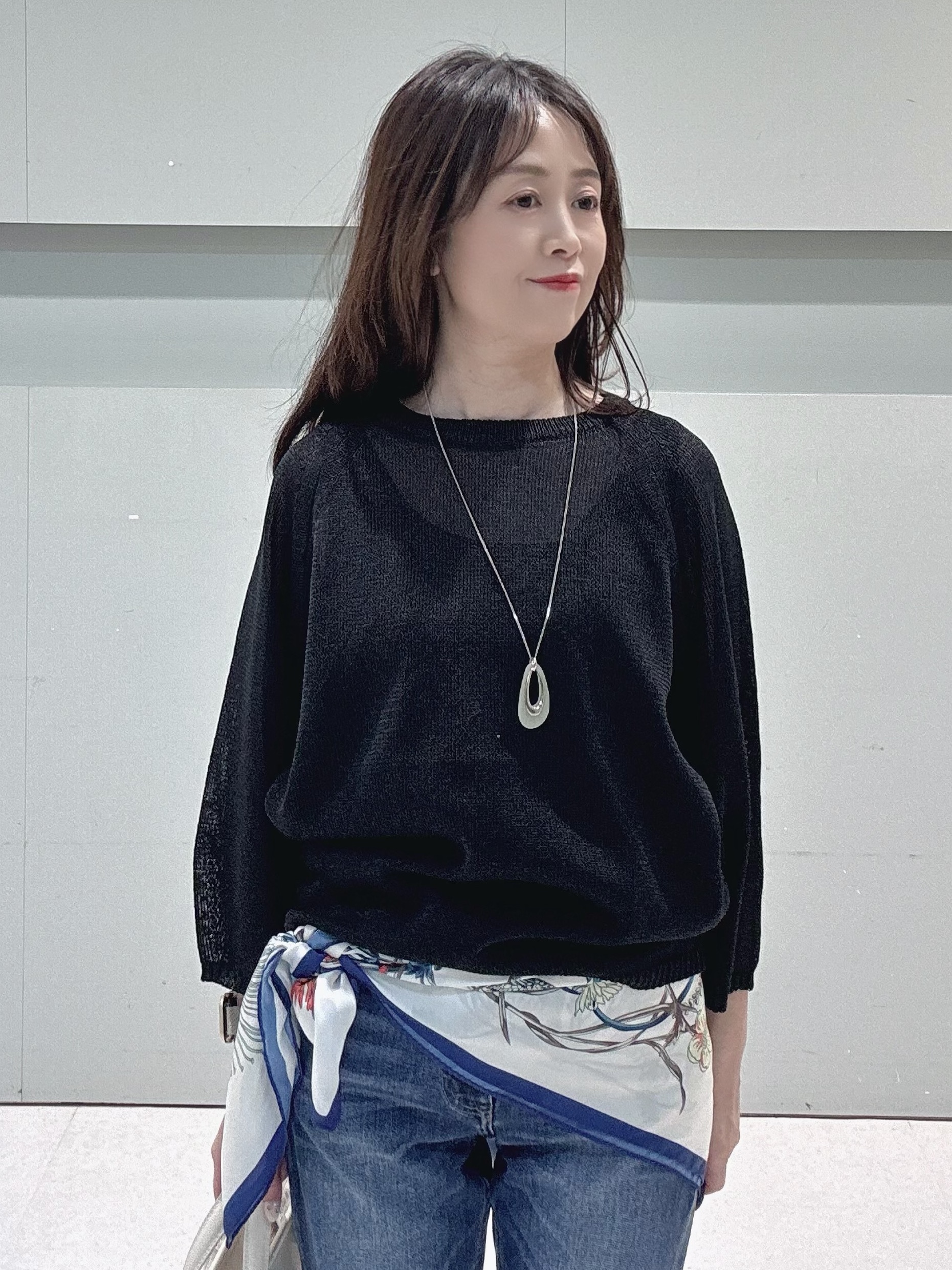 makiさんの「UNTITLED｜【洗える/ゆったり】クルーネックドライニット」を使ったコーディネート