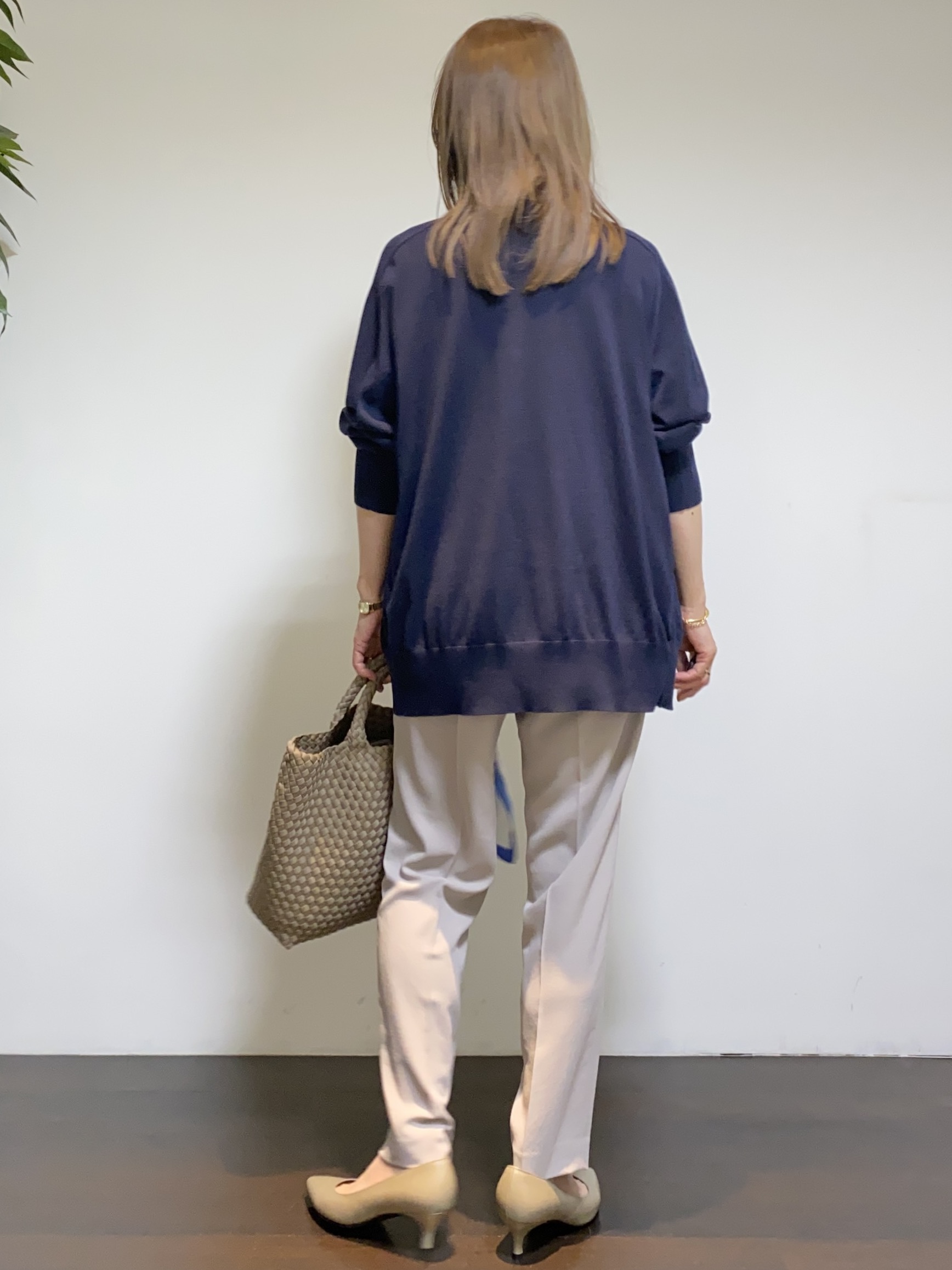 tomoさんの「UNTITLED｜【セットアップ可/洗える】シアーVネックカーディガン」を使ったコーディネート