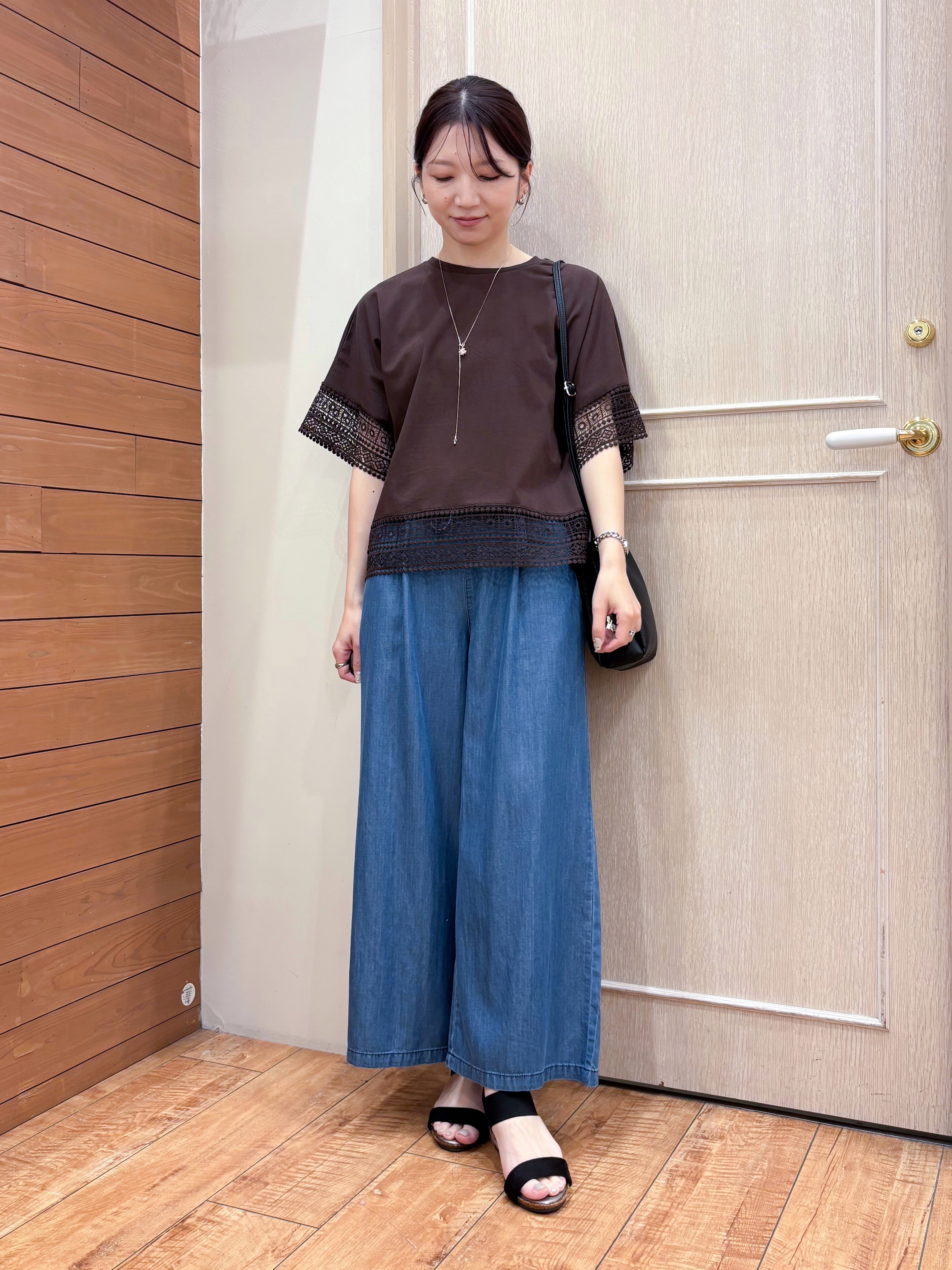 なみさんの「SHOO･LA･RUE｜【洗濯機可/体型カバー/S-LL】レース使いがポイント デザインTシャツ」を使ったコーディネート