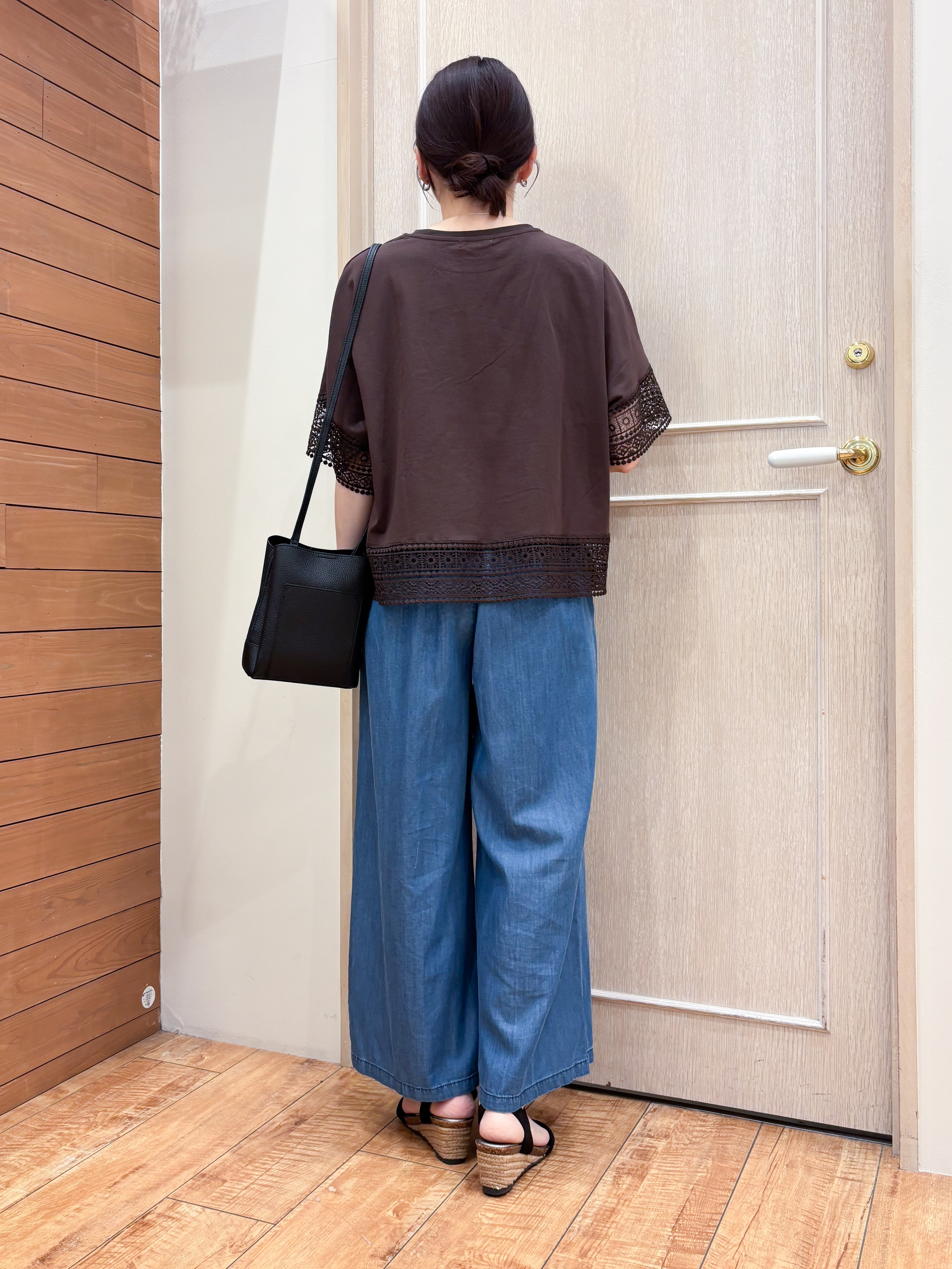 なみさんの「SHOO･LA･RUE｜【洗濯機可/体型カバー/S-LL】レース使いがポイント デザインTシャツ」を使ったコーディネート
