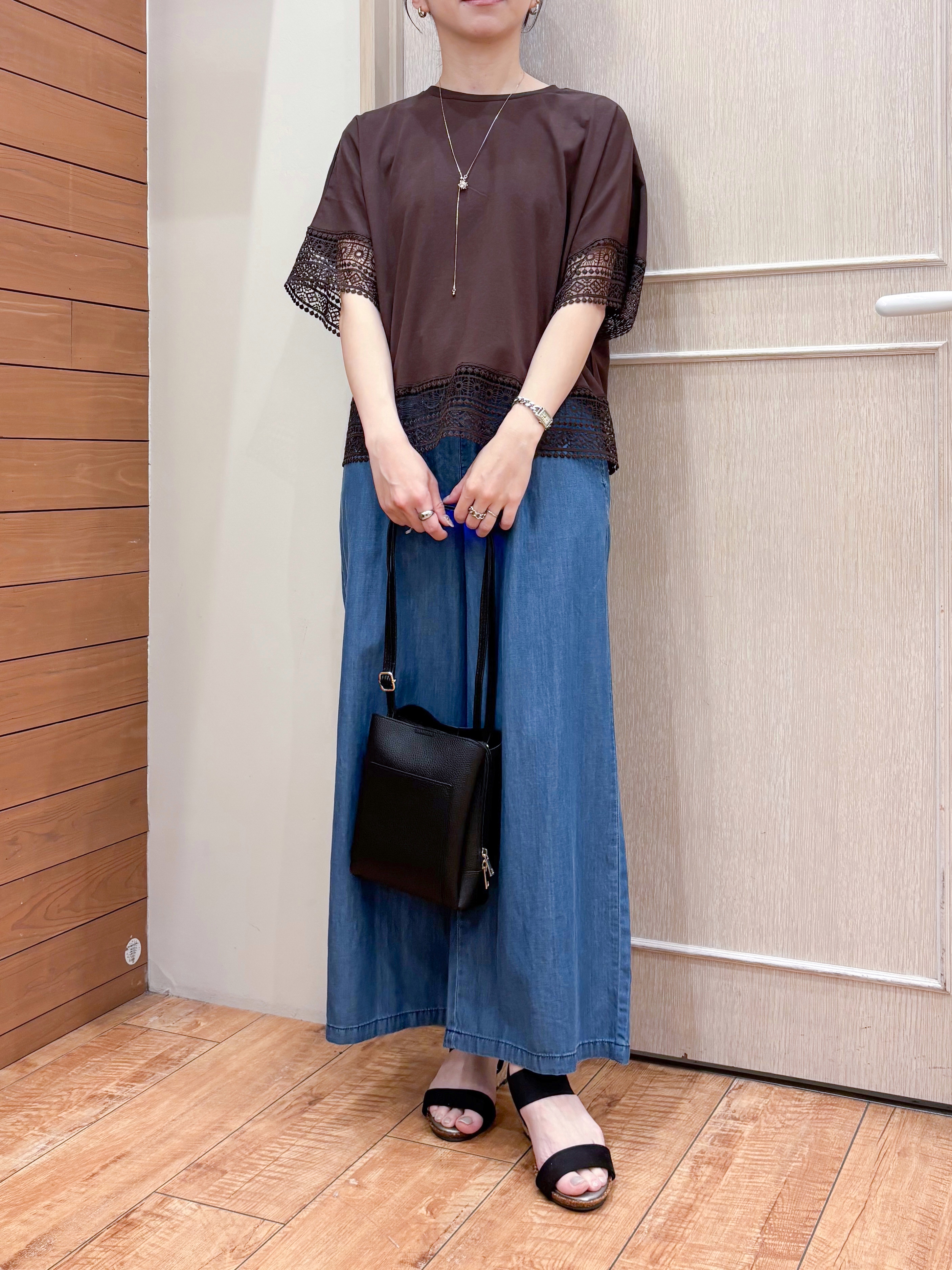 なみさんの「SHOO･LA･RUE｜【洗濯機可/体型カバー/S-LL】レース使いがポイント デザインTシャツ」を使ったコーディネート