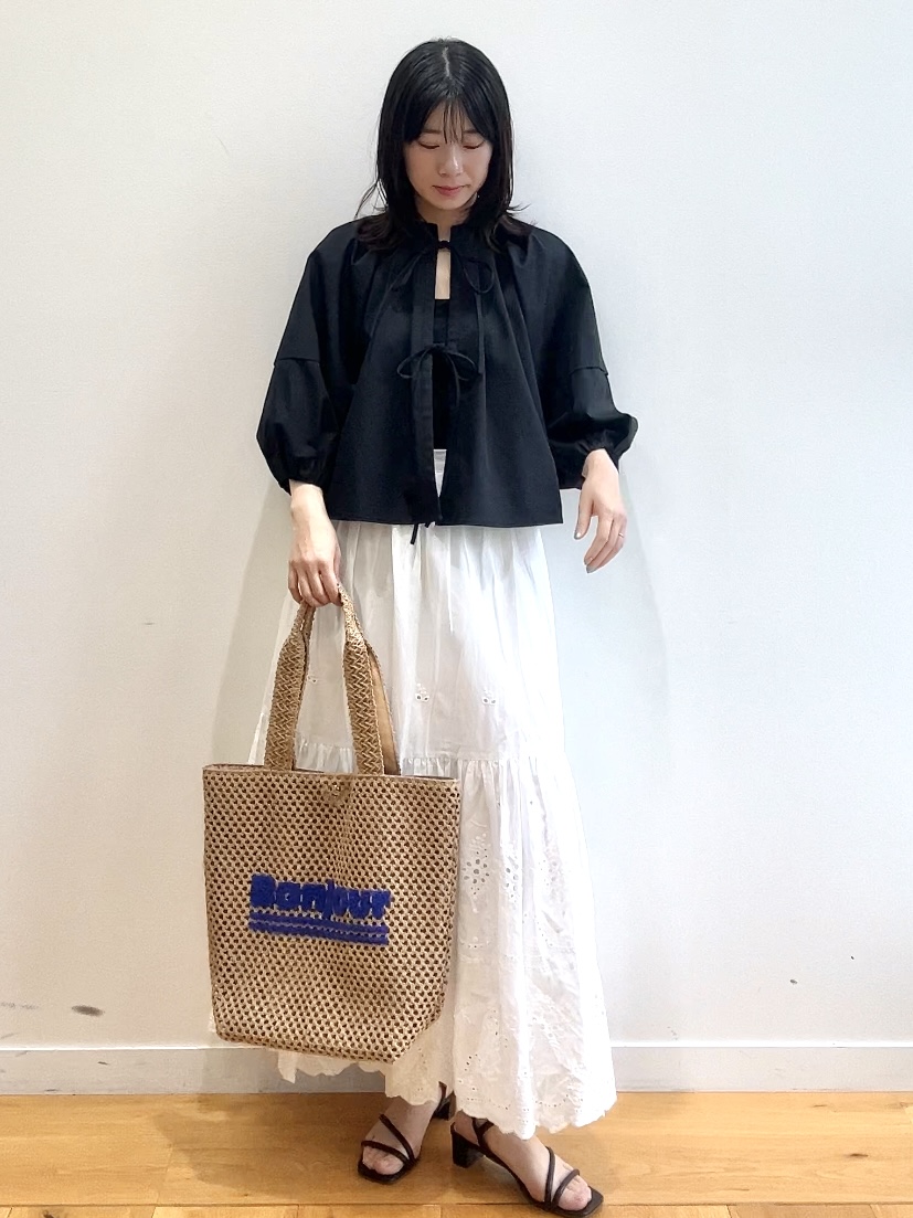 RINAさんの「OPAQUE.CLIP｜ボリュームスリーブ前リボンブラウス【洗濯機OK】」を使ったコーディネート