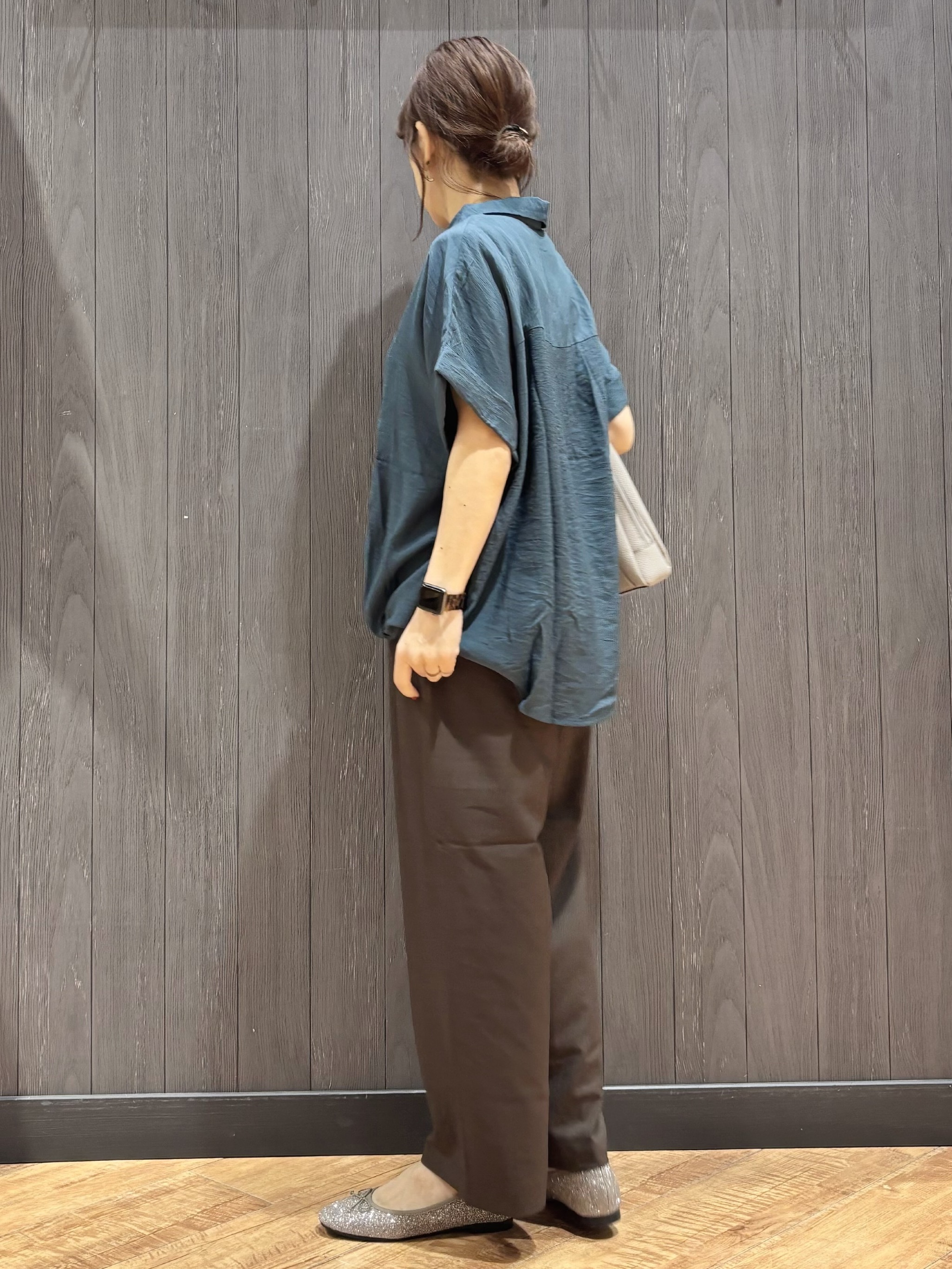 meiさんの「SHOO･LA･RUE｜【S-LL/洗濯機可】インせず着られる 裾タック スキッパーシャツ」を使ったコーディネート