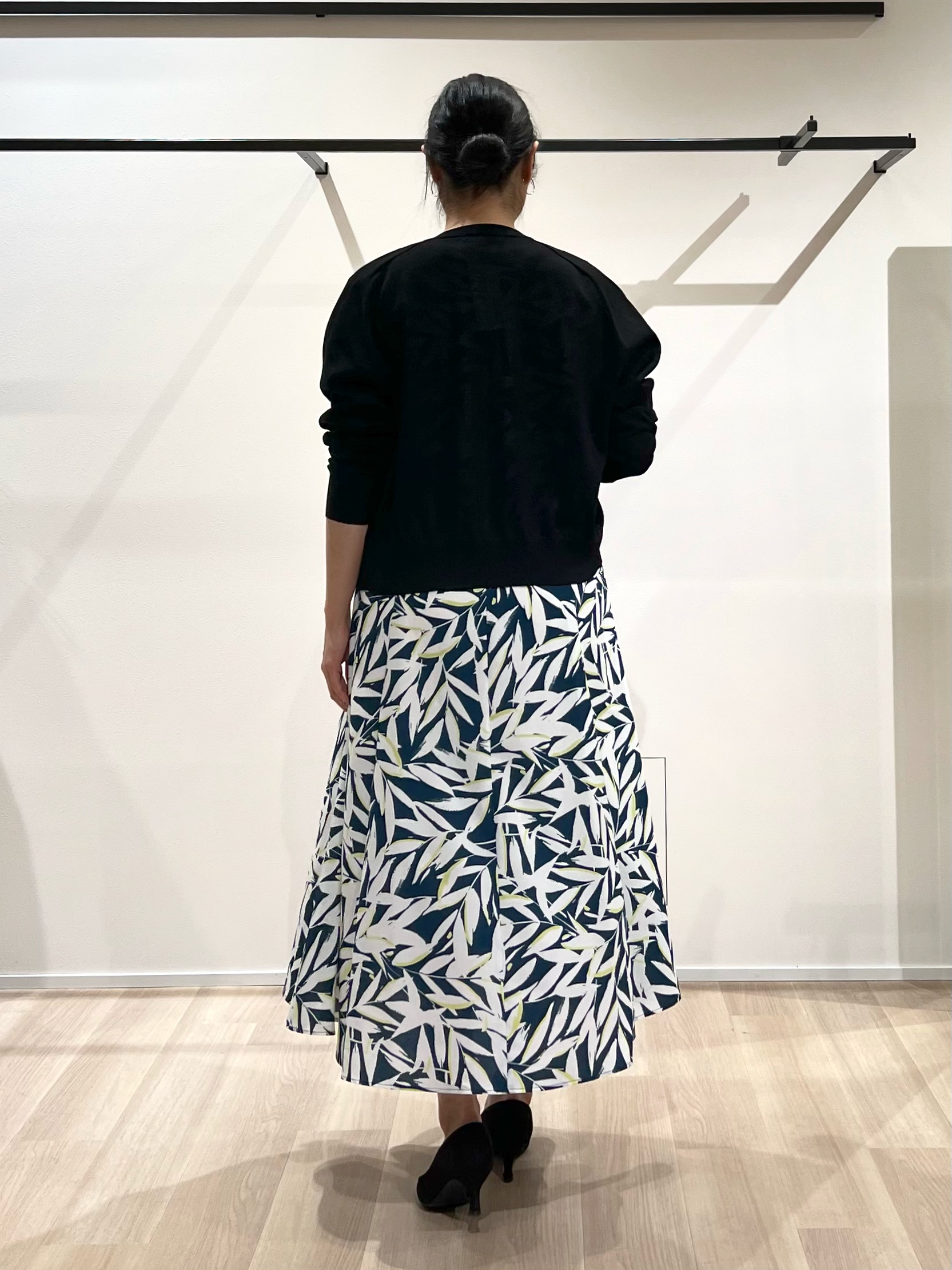 TOMOMIさんの「UNTITLED｜【アンサンブル可/日除け・冷房対策】シアーレーヨンZIPカーディガン」を使ったコーディネート