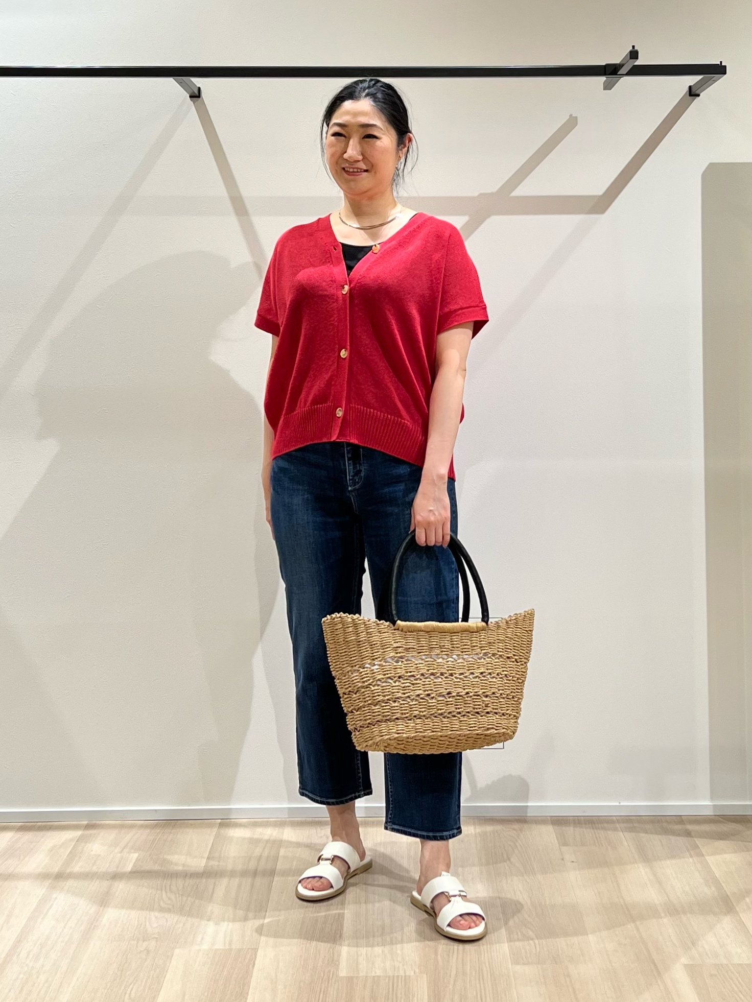 TOMOMIさんの「UNTITLED｜【洗える/清涼感】ドライタッチスリーブレスカーディガン」を使ったコーディネート
